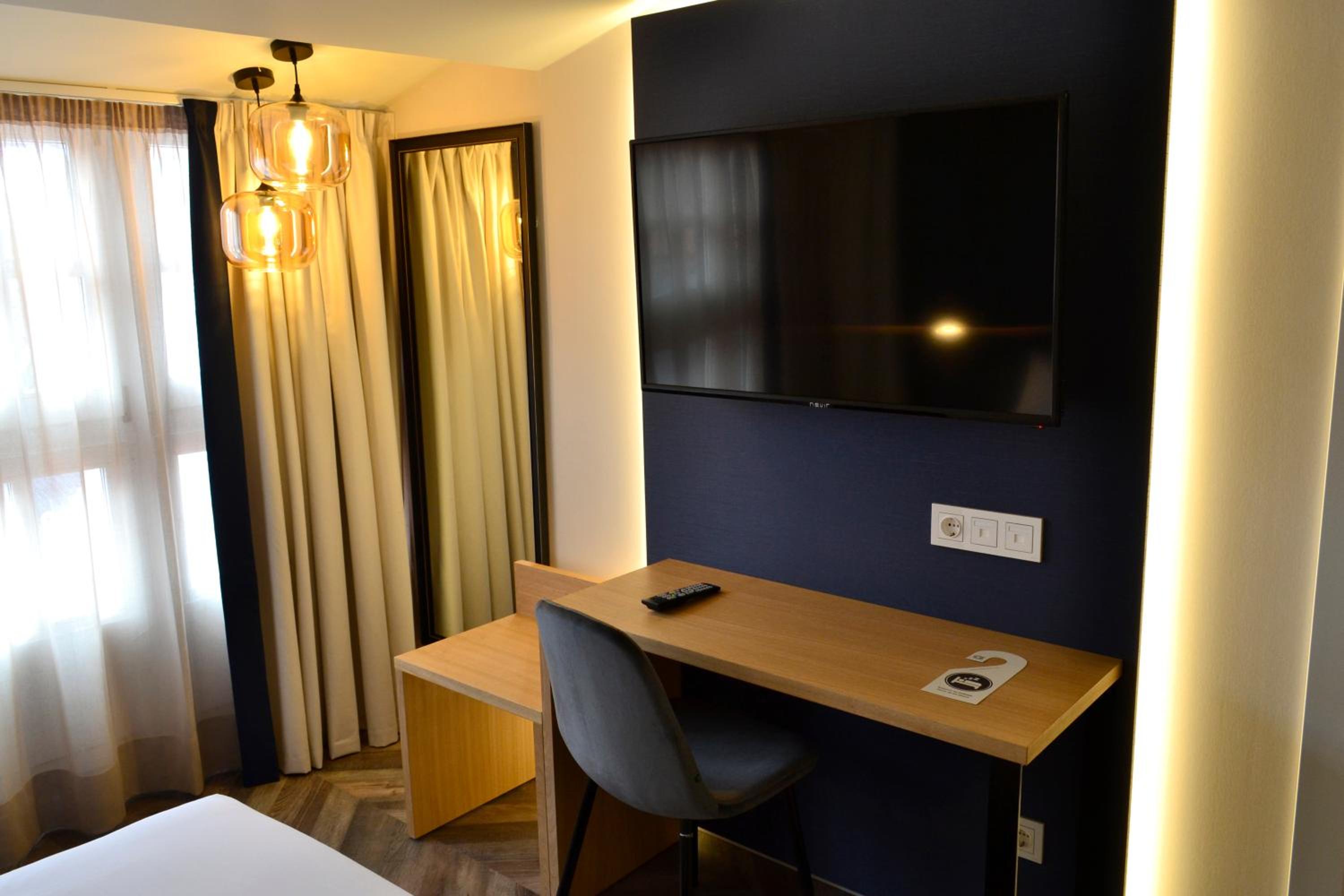 Standard Double Room - Photo 4