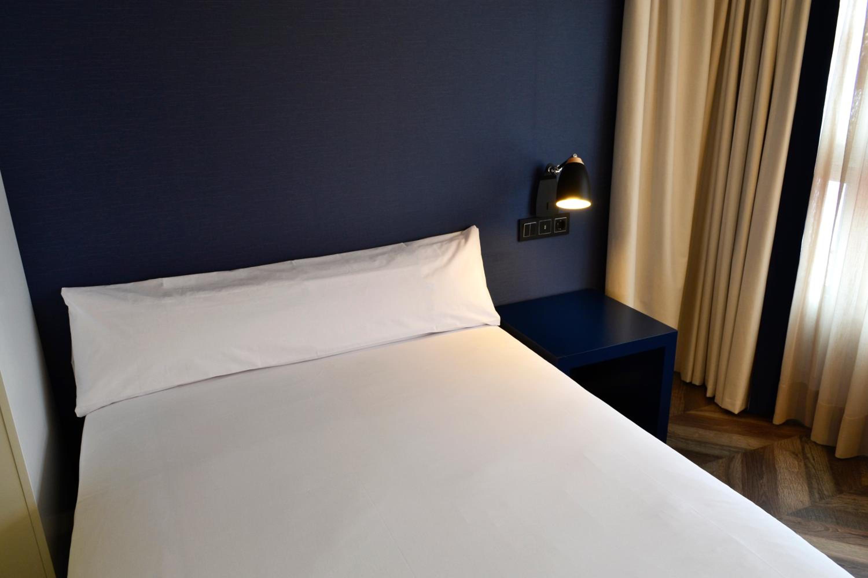 Standard Double Room - Photo 5