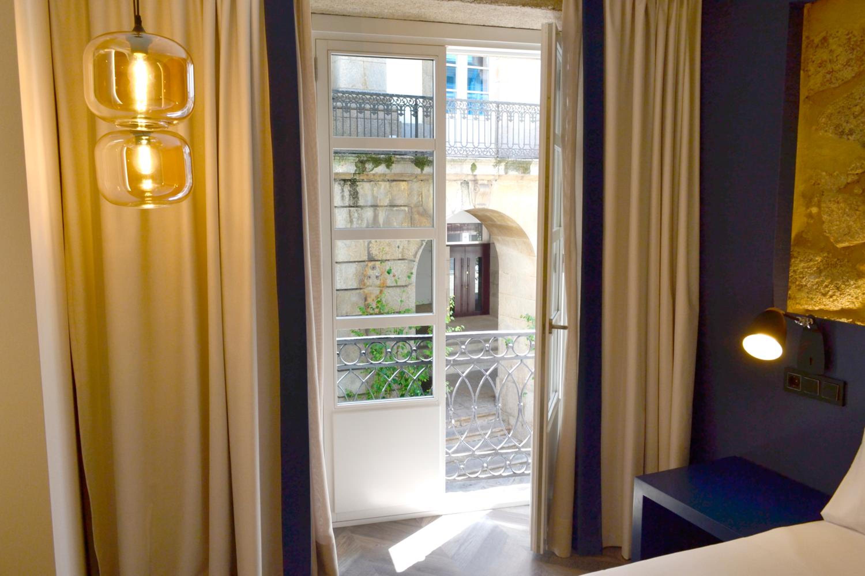 Double Room with Balcony - Photo 4