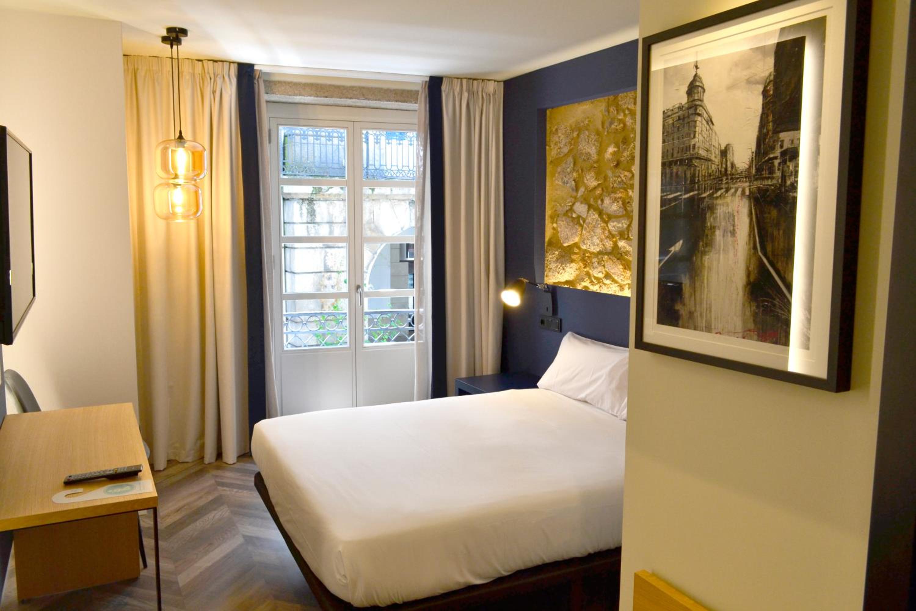 Double Room with Balcony - Photo 1