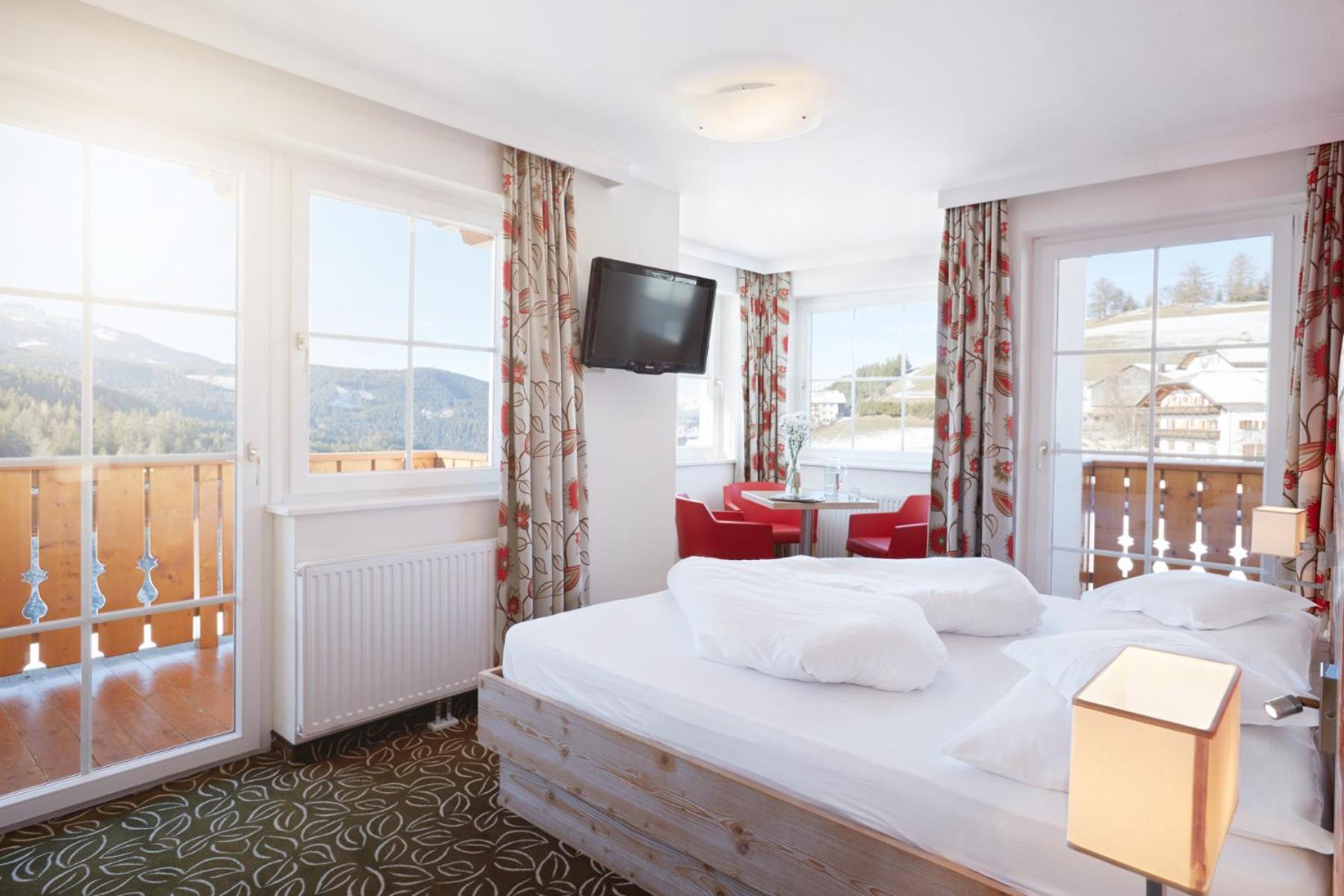 Suite with Mountain View