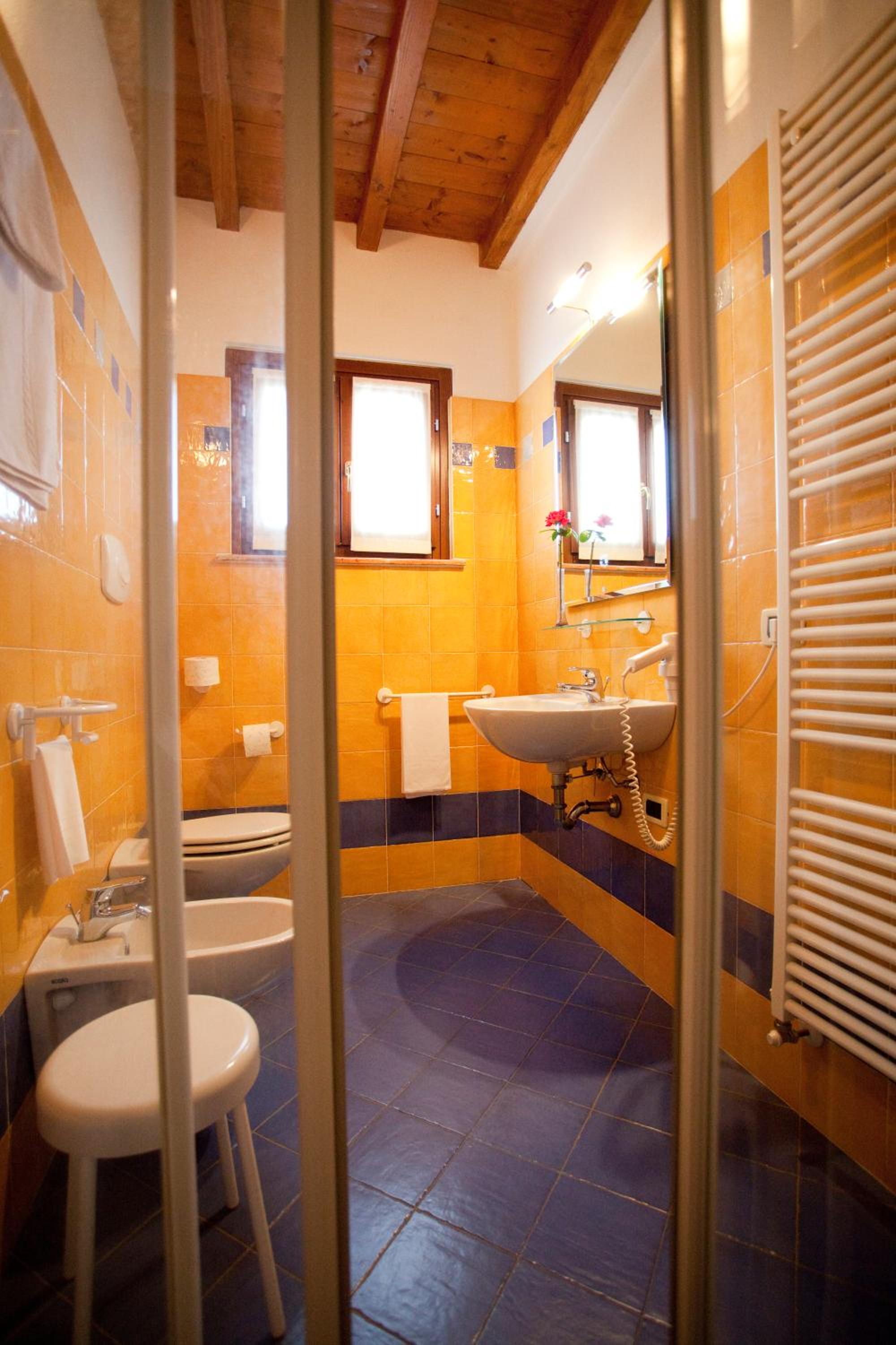 Double or Twin Room photo 3