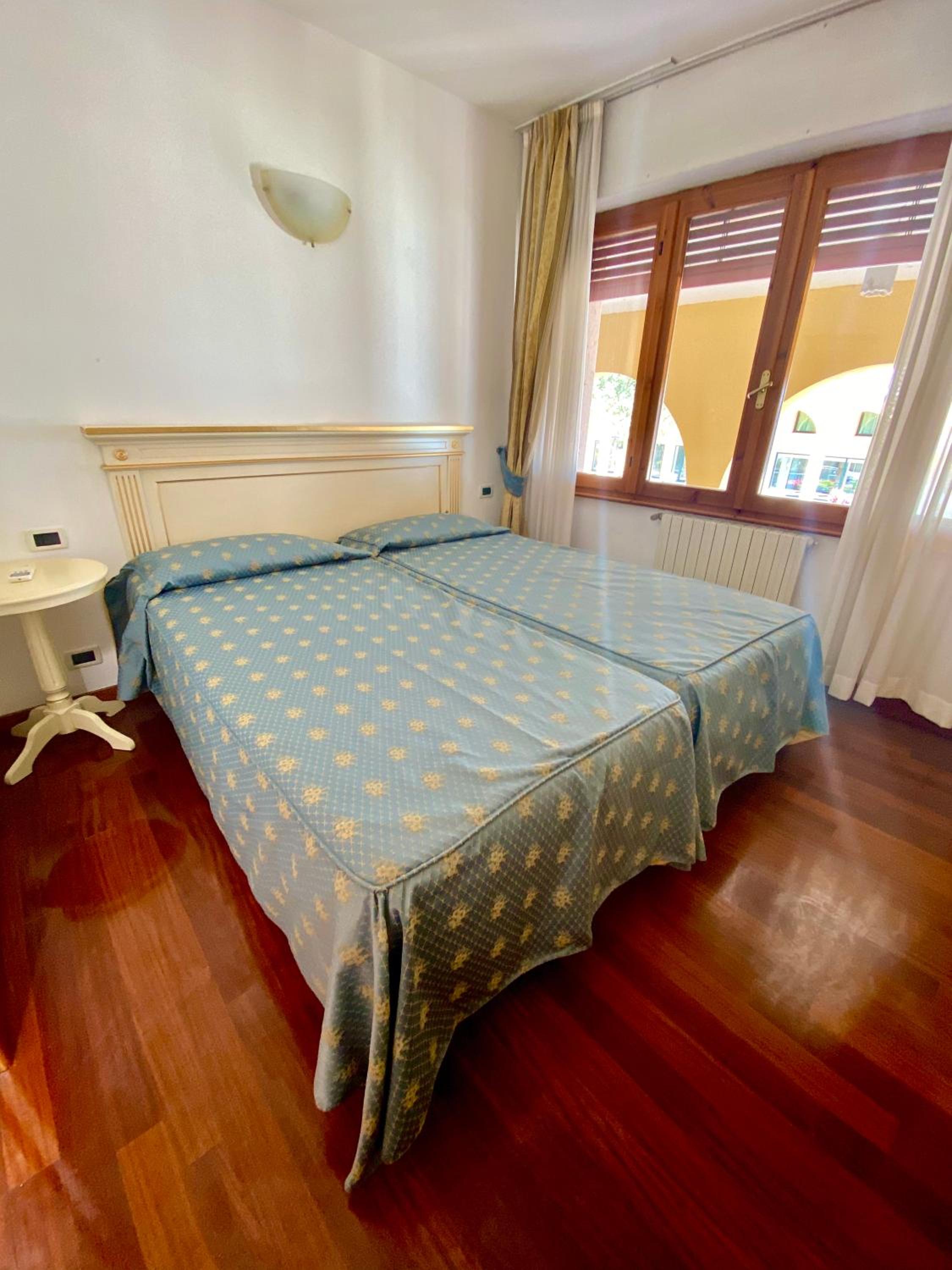 Quadruple Room with Lake View - Photo 1