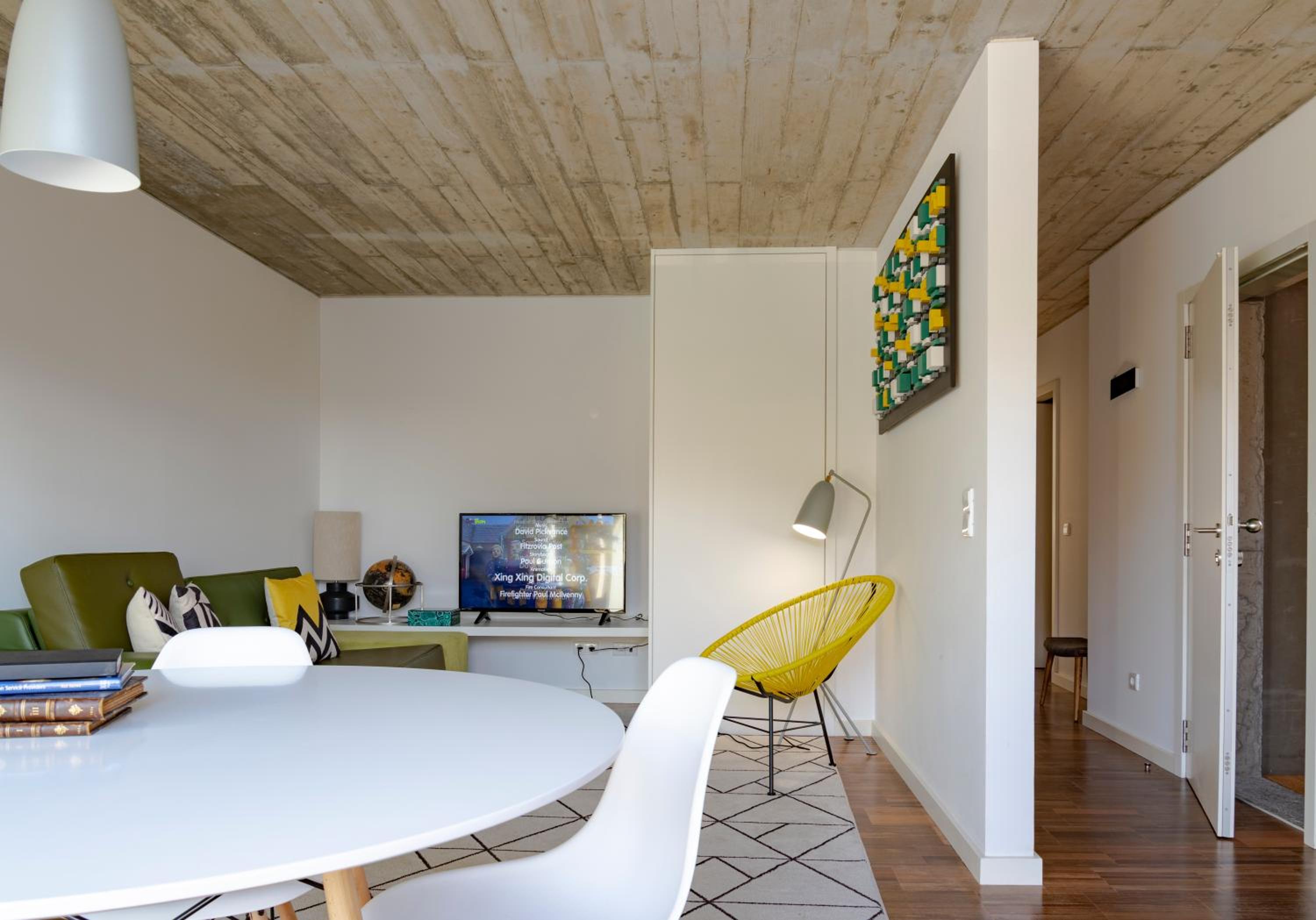 Deluxe Two-Bedroom Apartment with Hot Tub and Terrace