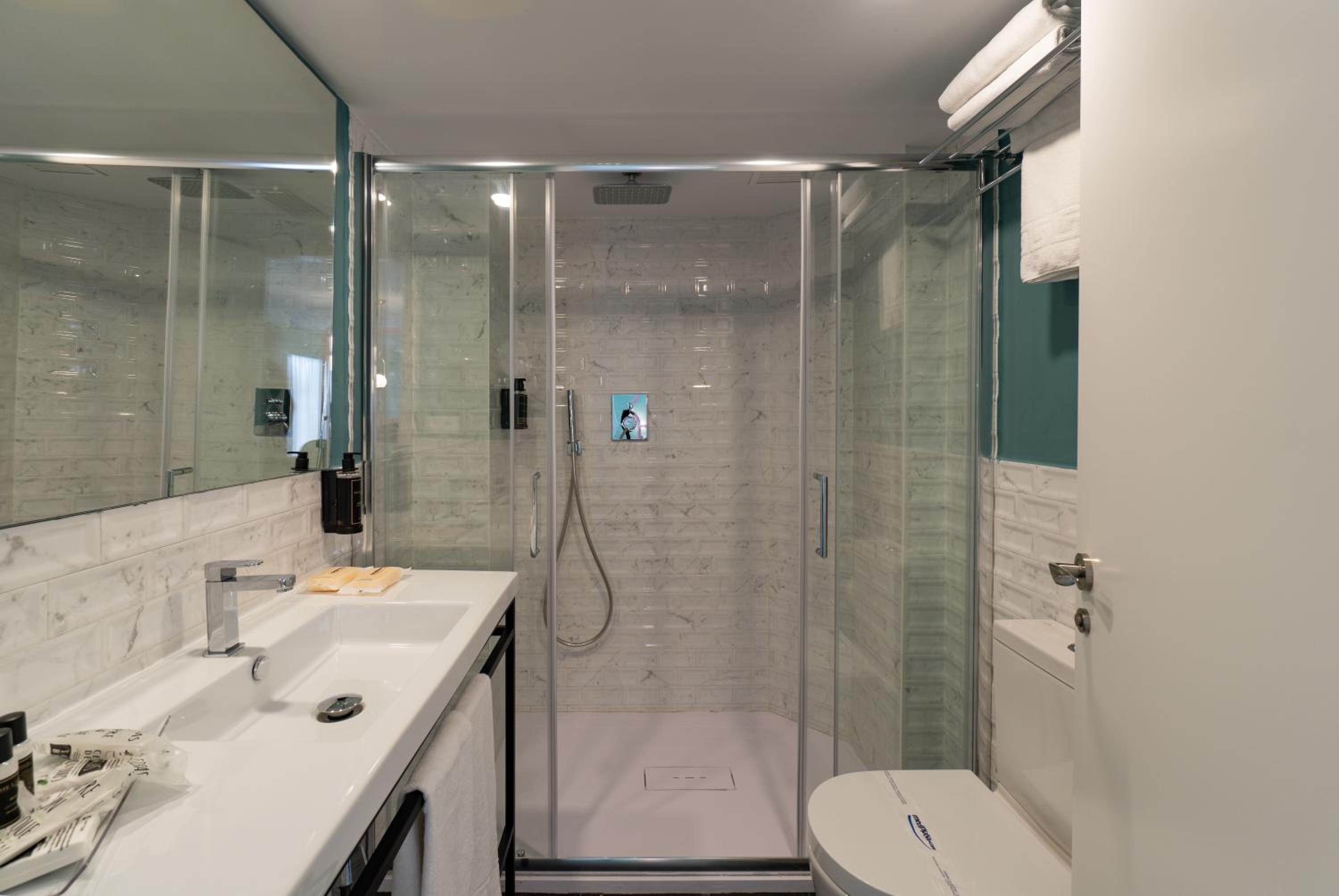 Junior Suite - Photo 11