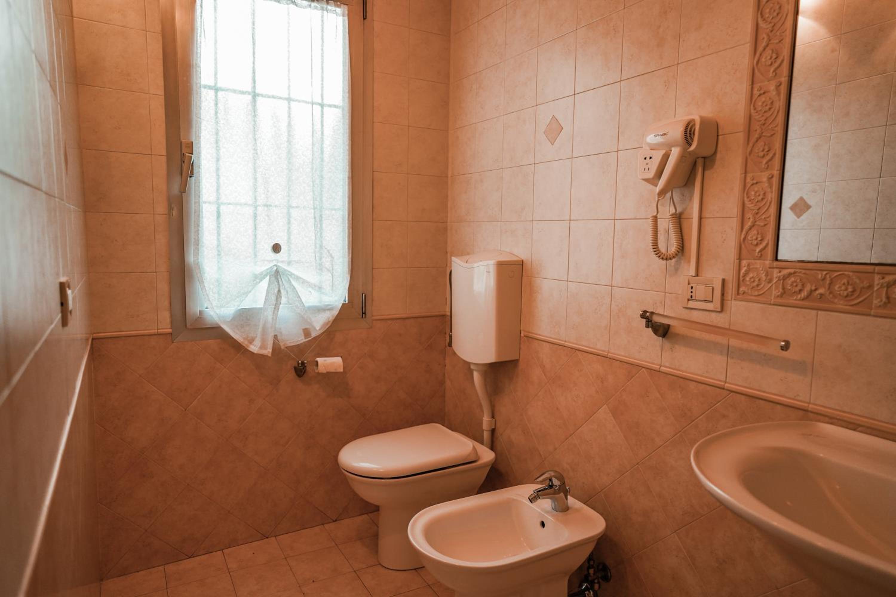 Double or Twin Room with Private External Bathroom photo 2