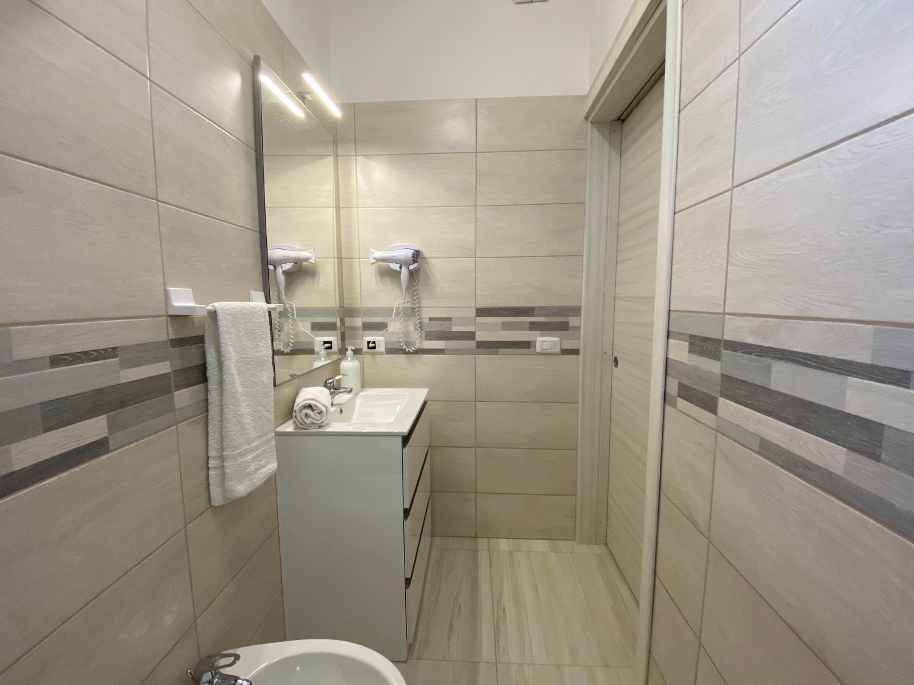 Double Room with Private Bathroom photo 2