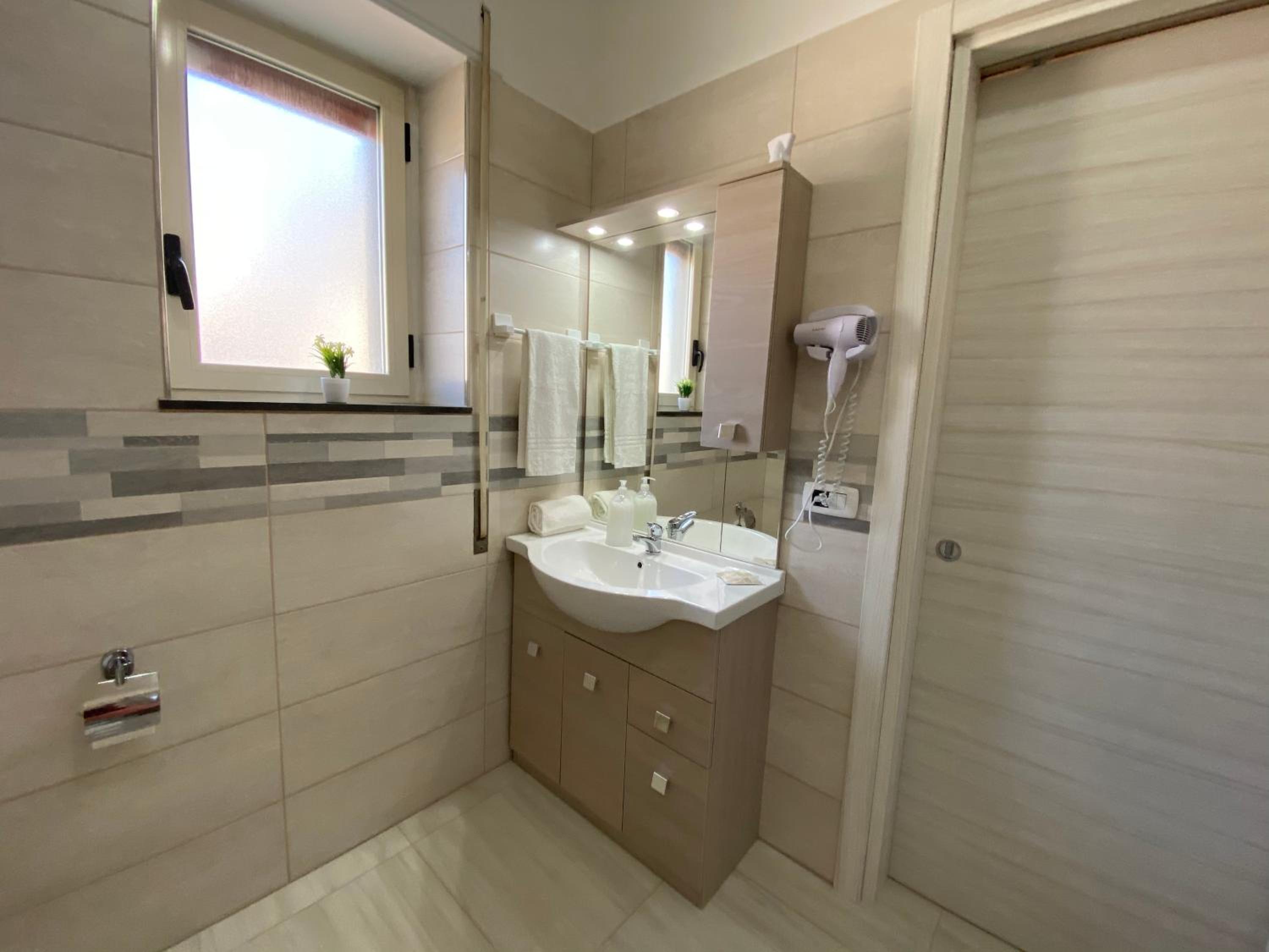 Double Room with Private Bathroom photo 2