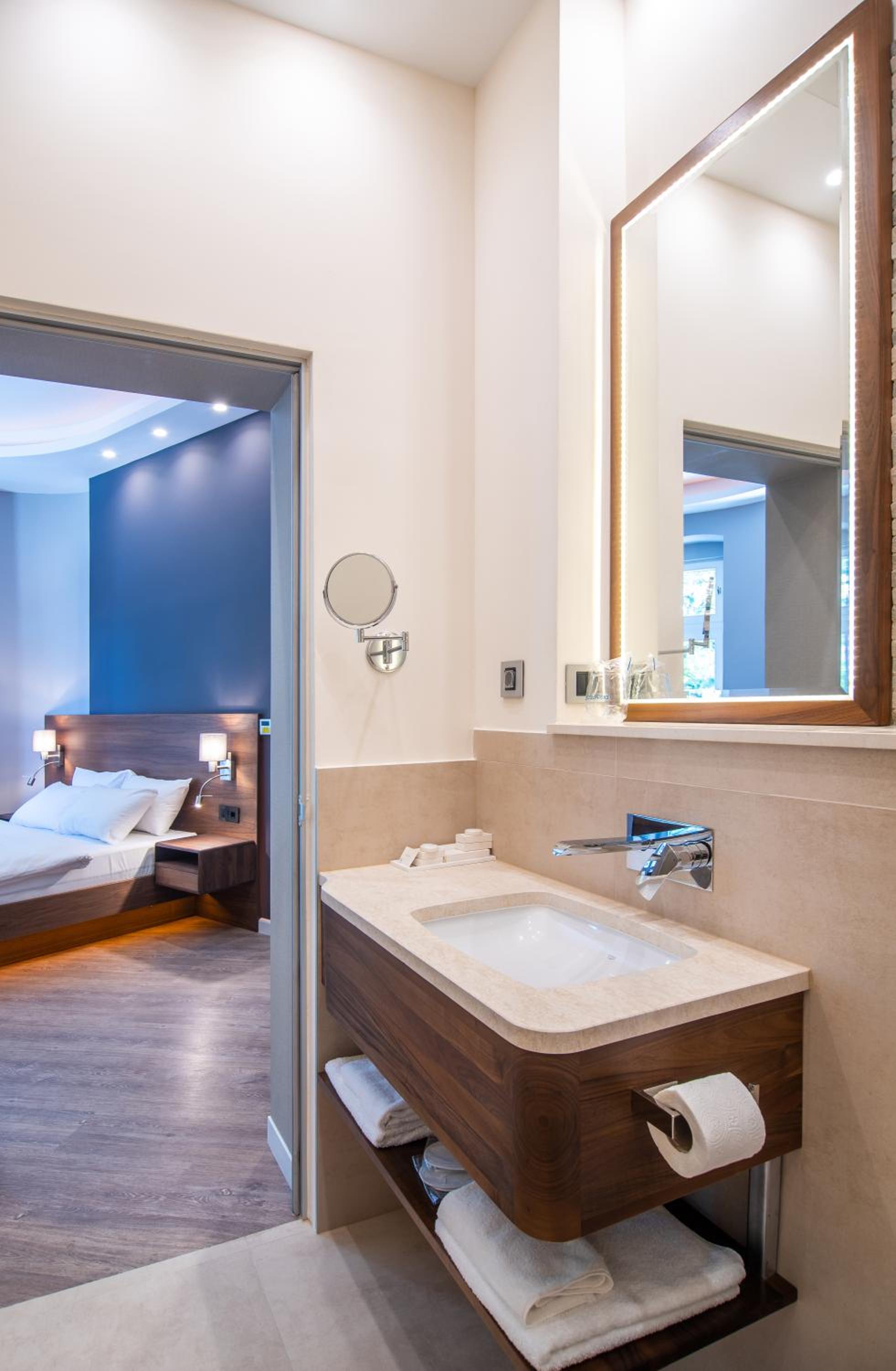 Deluxe Double Room photo 3