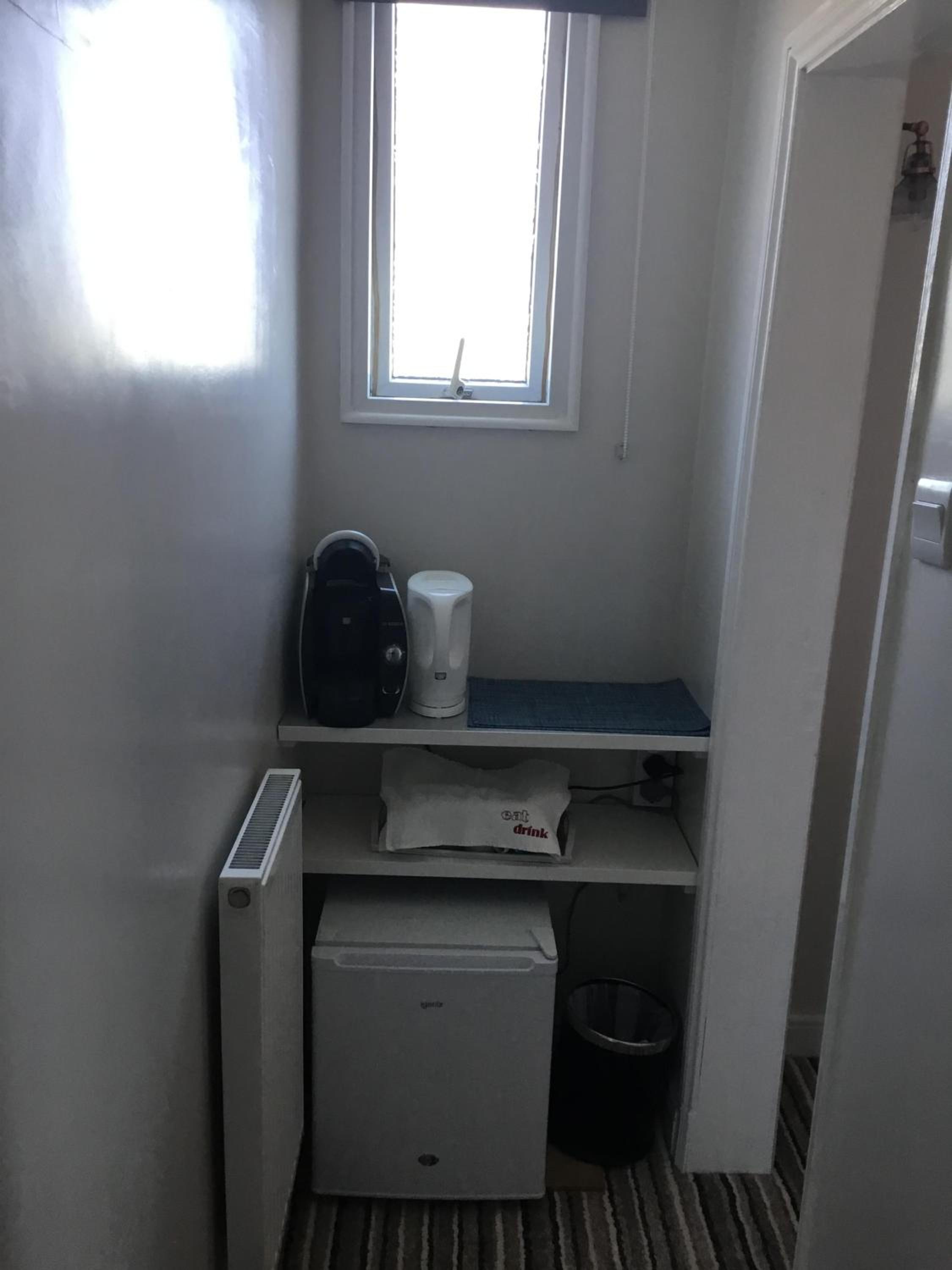 Twin Room with Shower - Photo 12