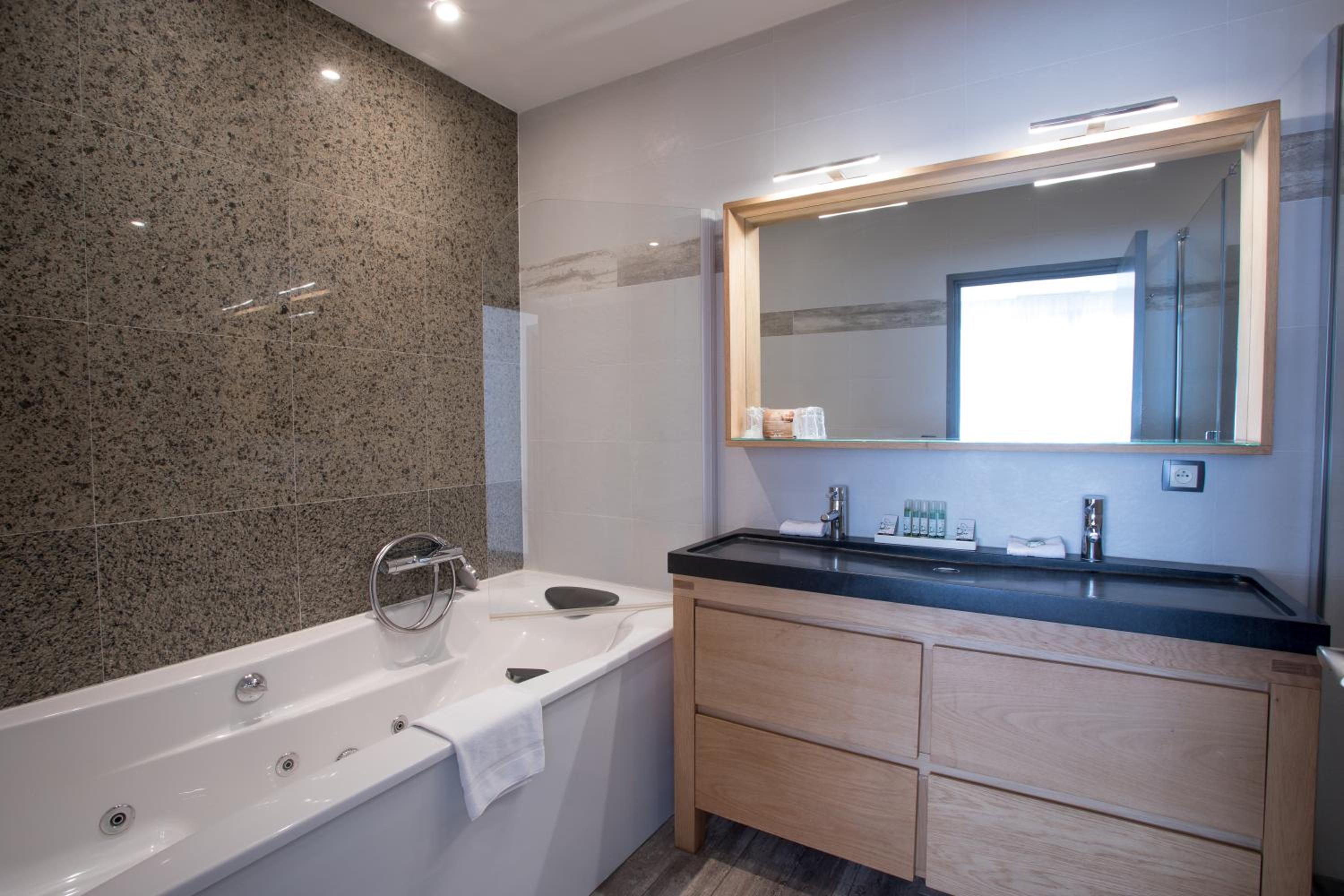 Junior Suite - Free Spa Access - Photo 4