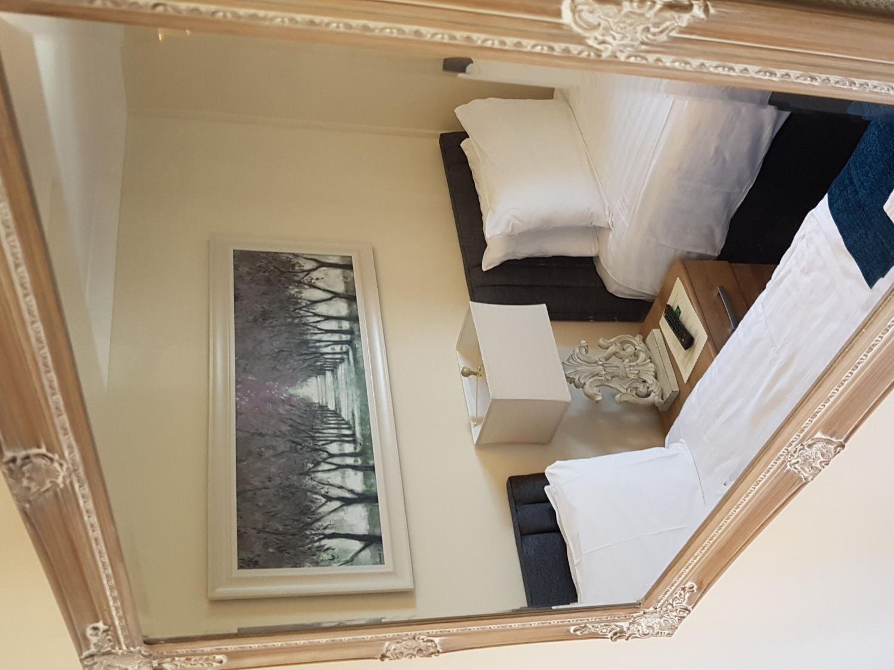 Twin Room with Private Bathroom - Photo 1