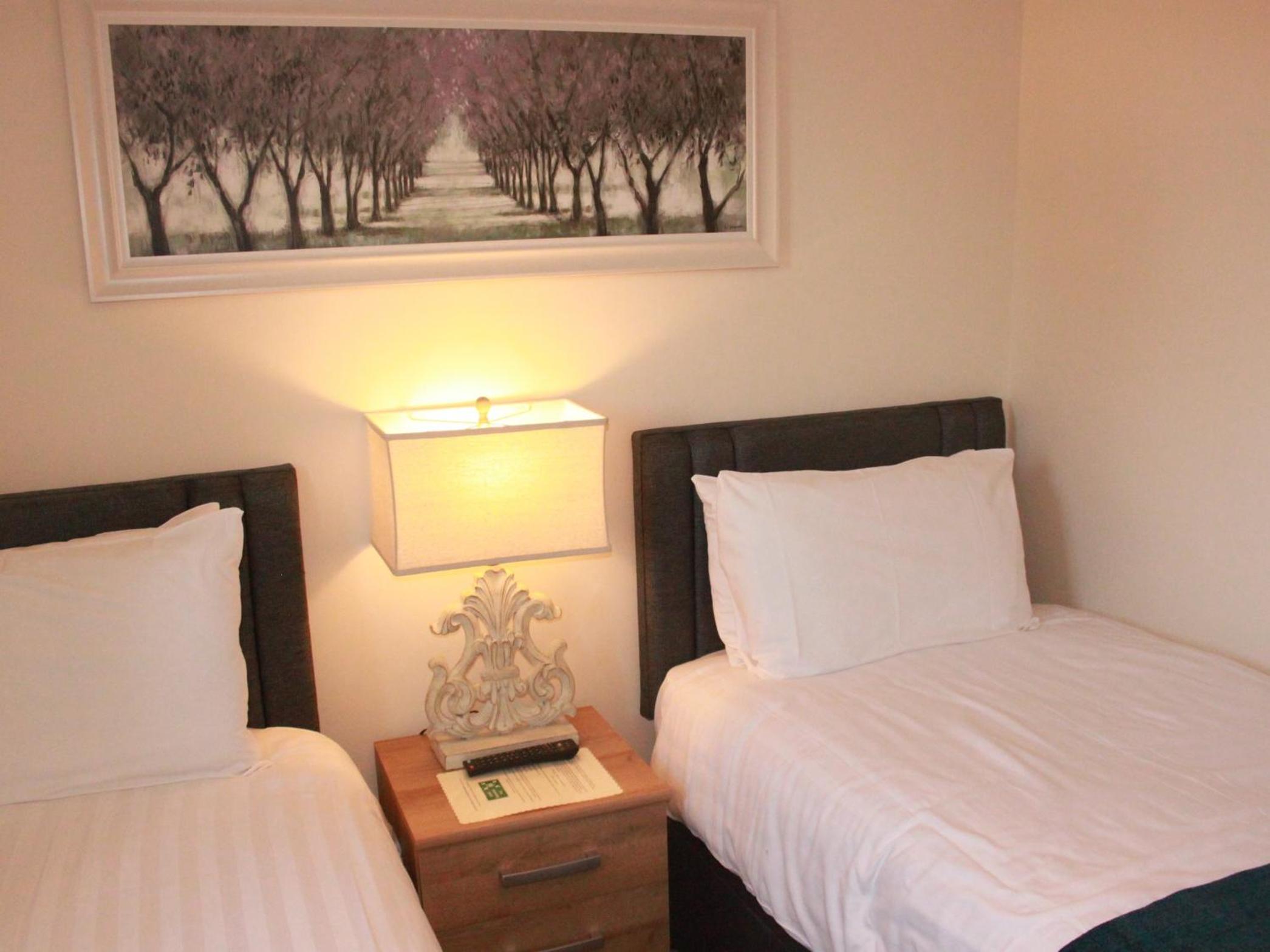Twin Room with Private Bathroom - Photo 2