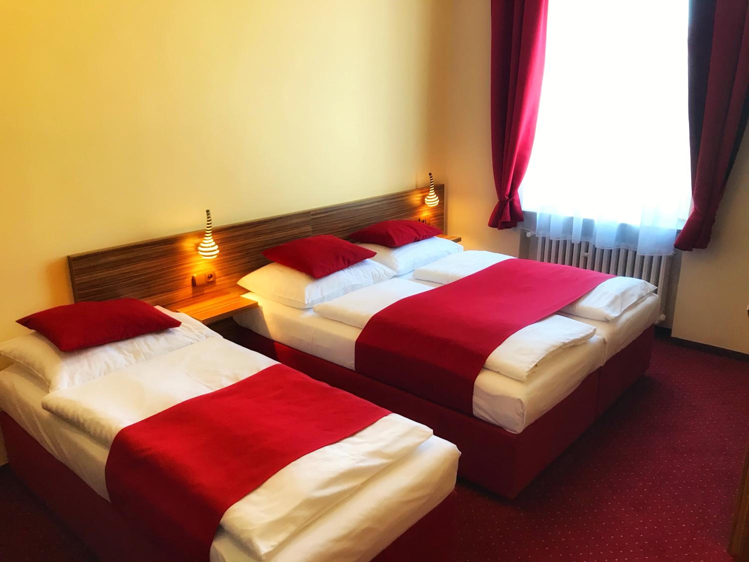 Economy Triple Room - Photo 1