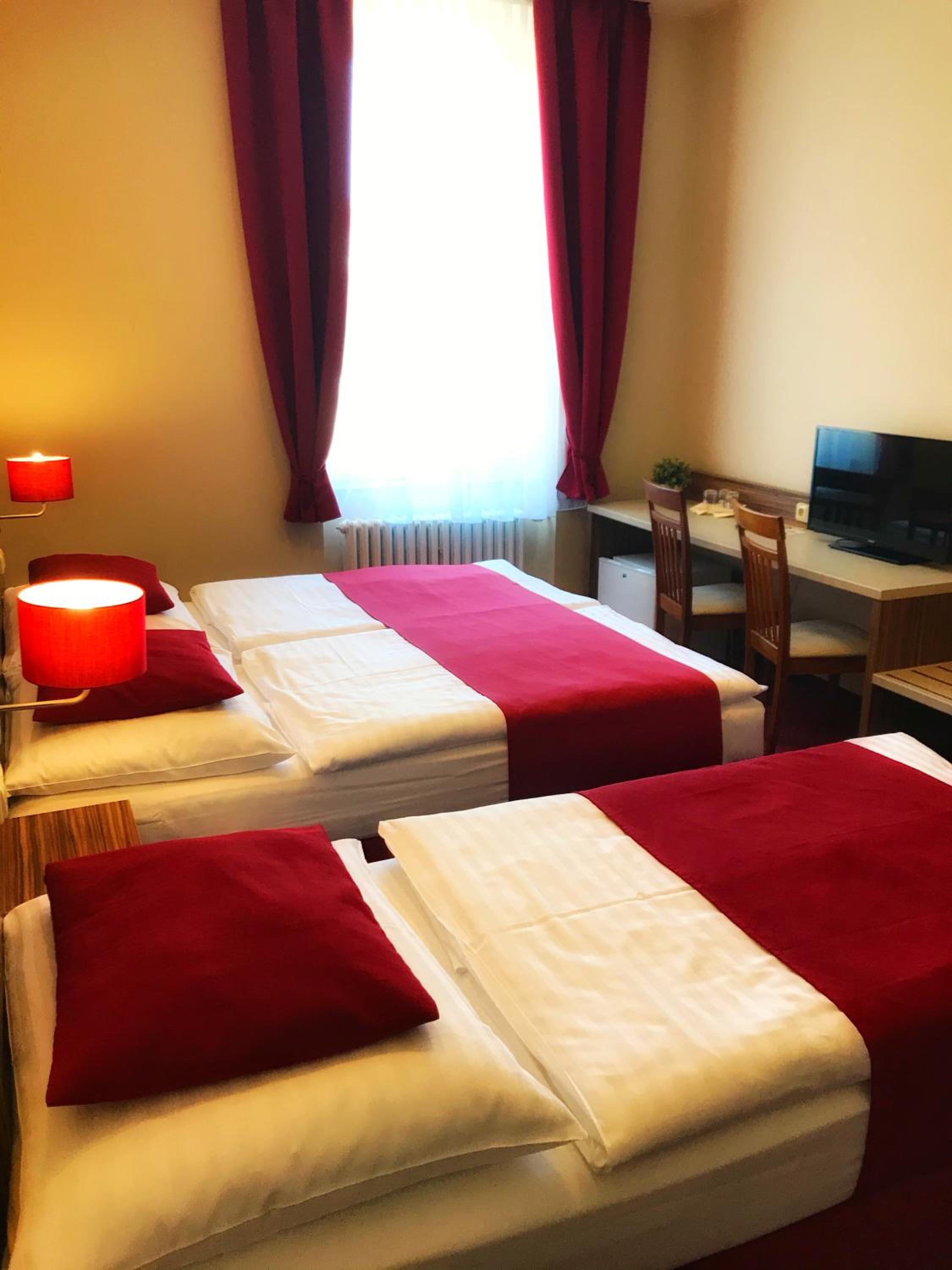Economy Triple Room - Photo 3