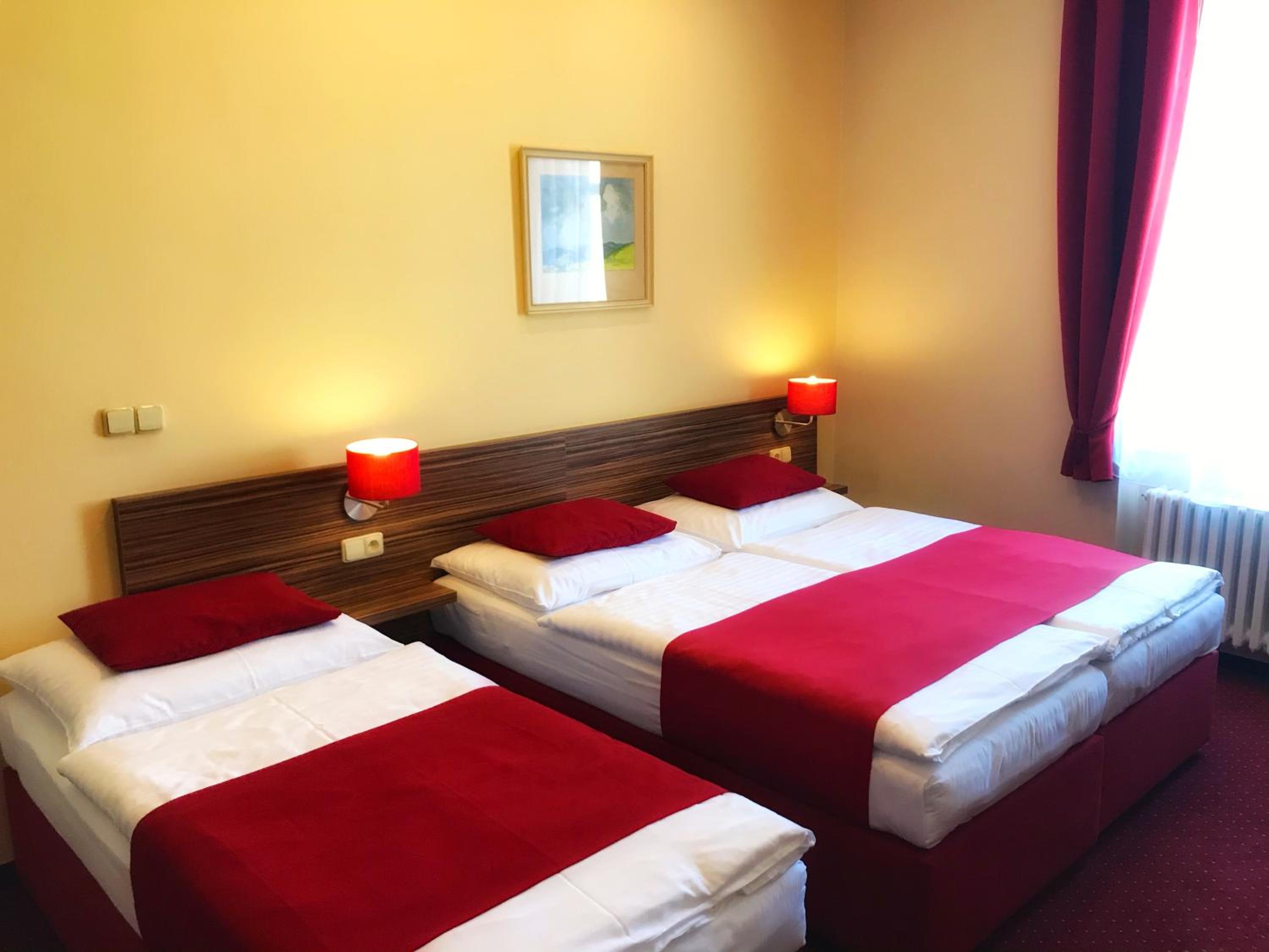 Economy Triple Room - Photo 2