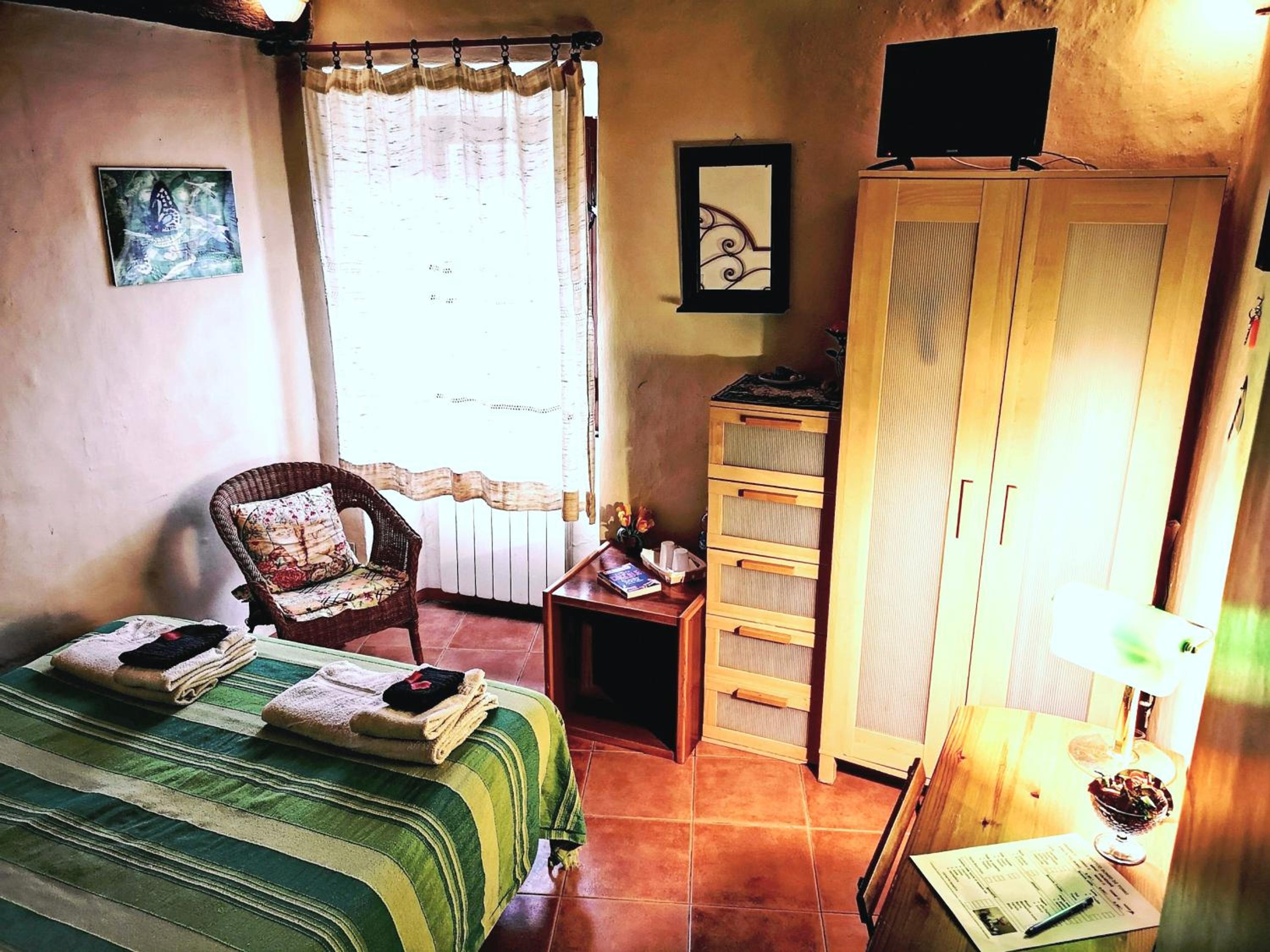 Small Double Room with Private External Bathroom photo 1