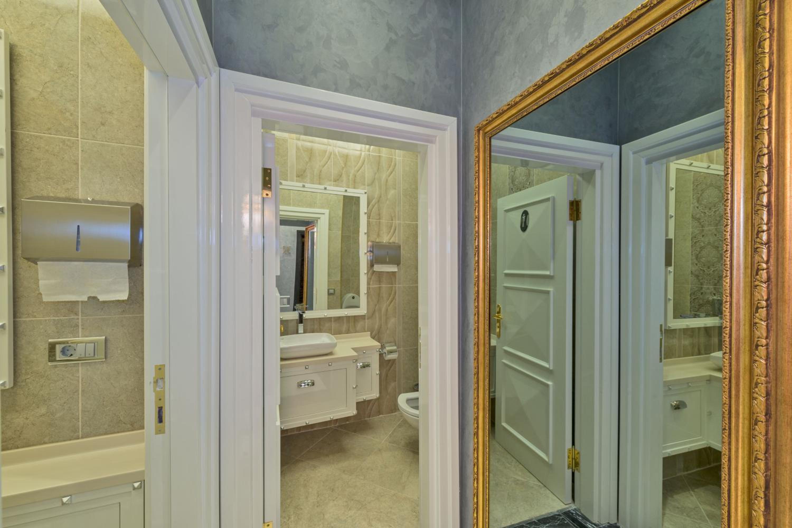 Superior Triple Room-Basement photo 3