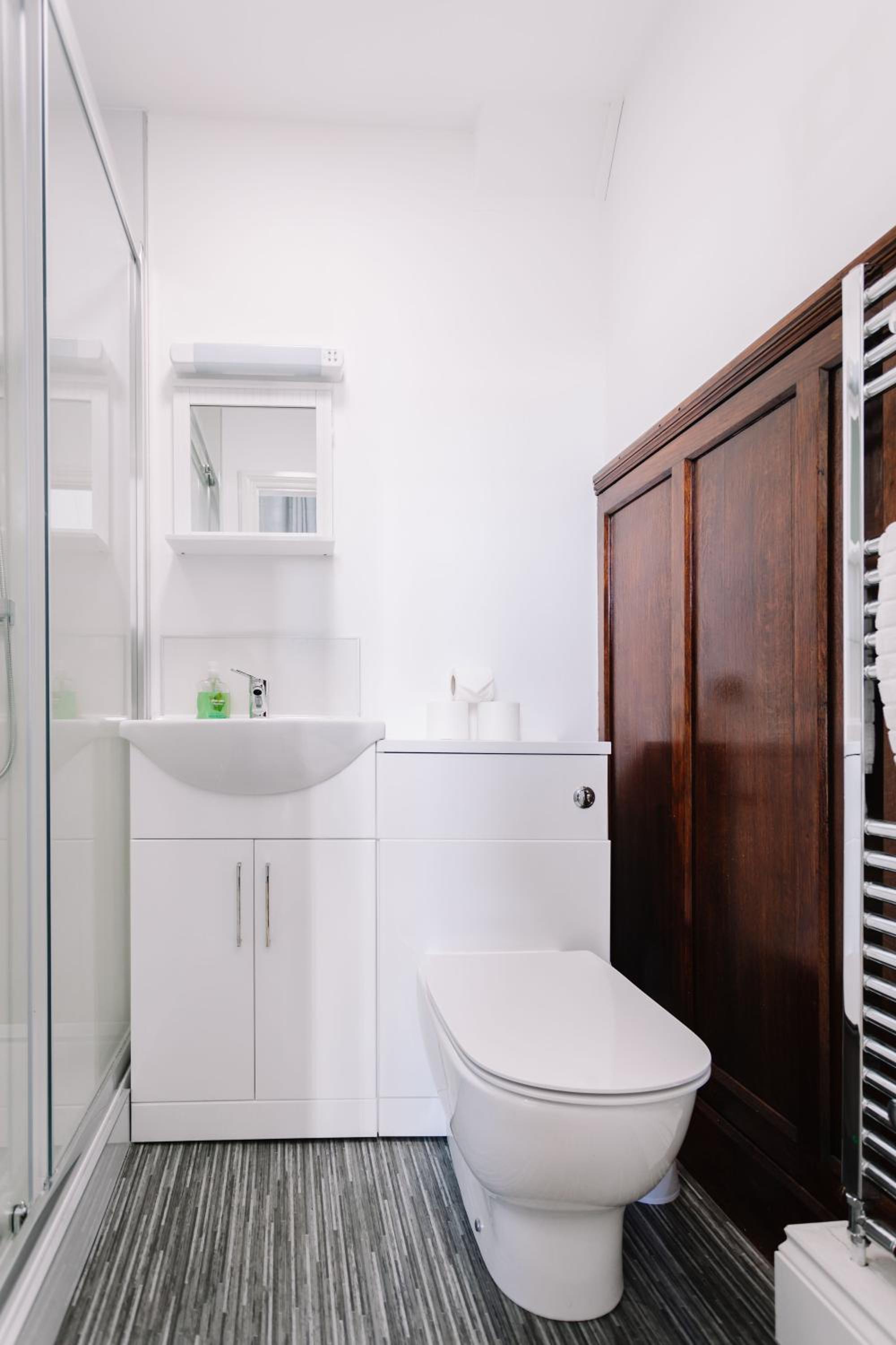 Double Room with Private Bathroom - Photo 14