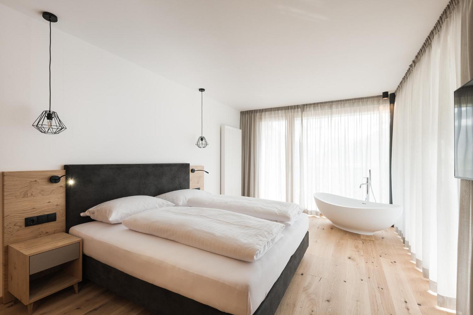 Deluxe Suite - Photo 2