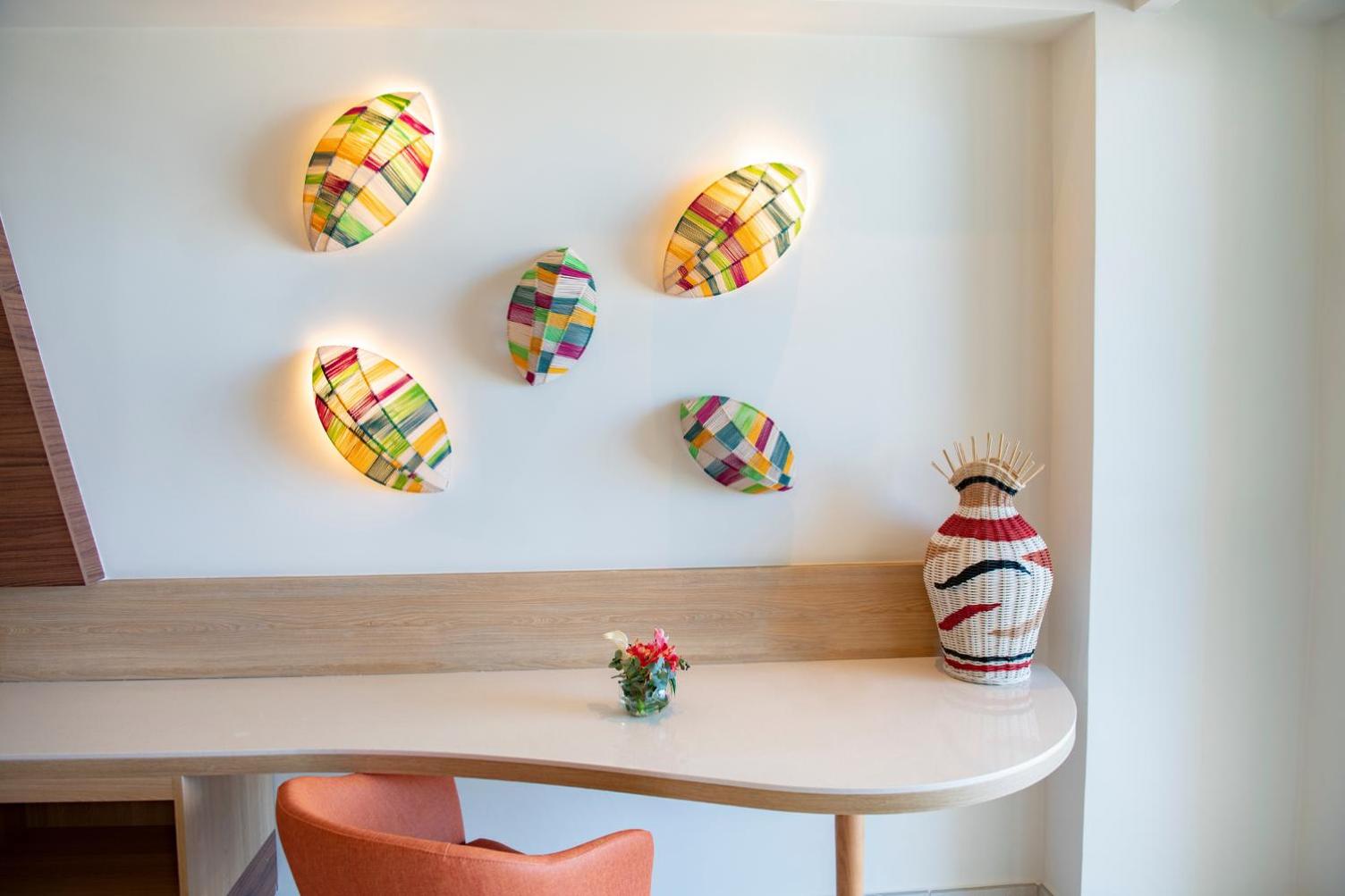Oceanfront Club Junior King Suite