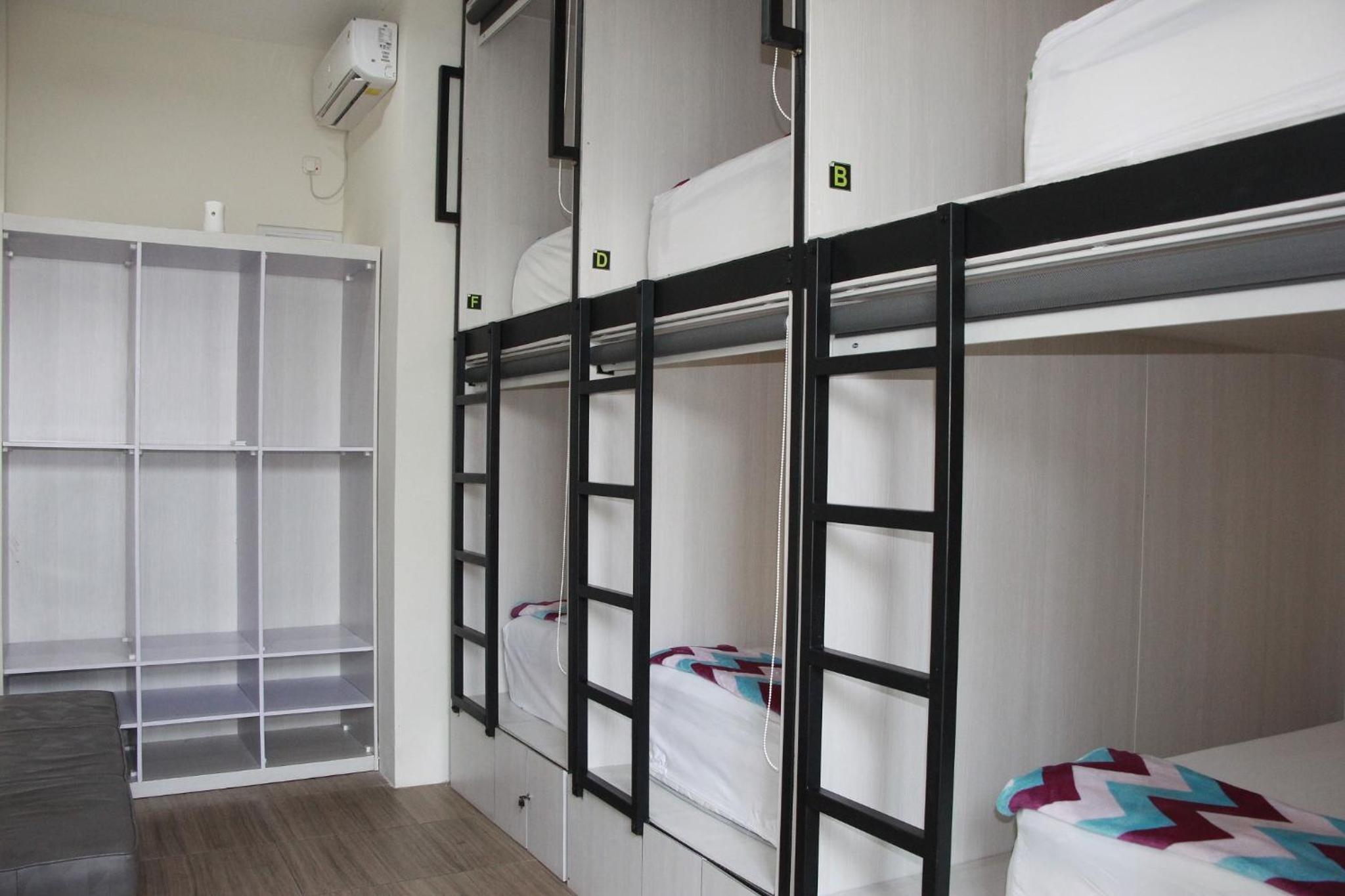 6-Bed Male Dormitory Room photo 1