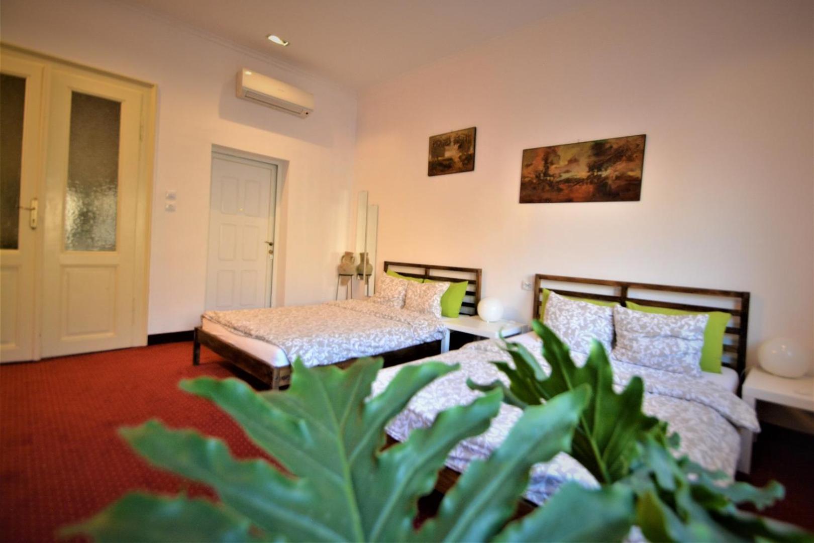 Studio Apartment - Photo 2