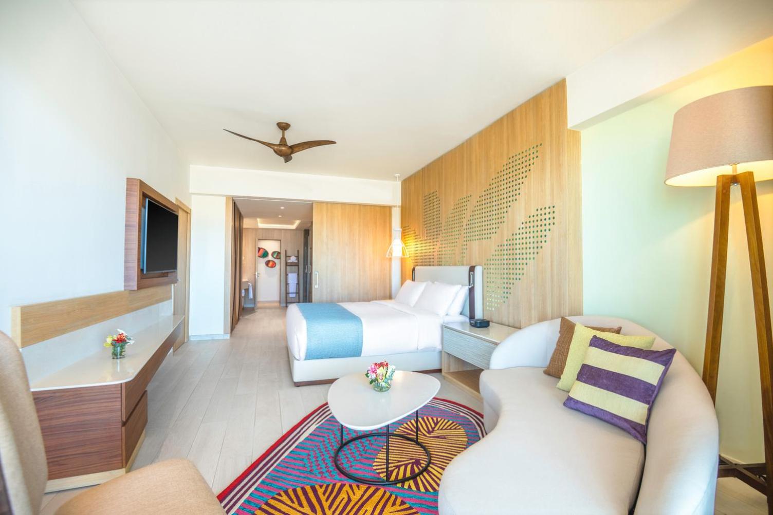 One-Bedroom Master Swim-Up Club Suite (Adults Only)