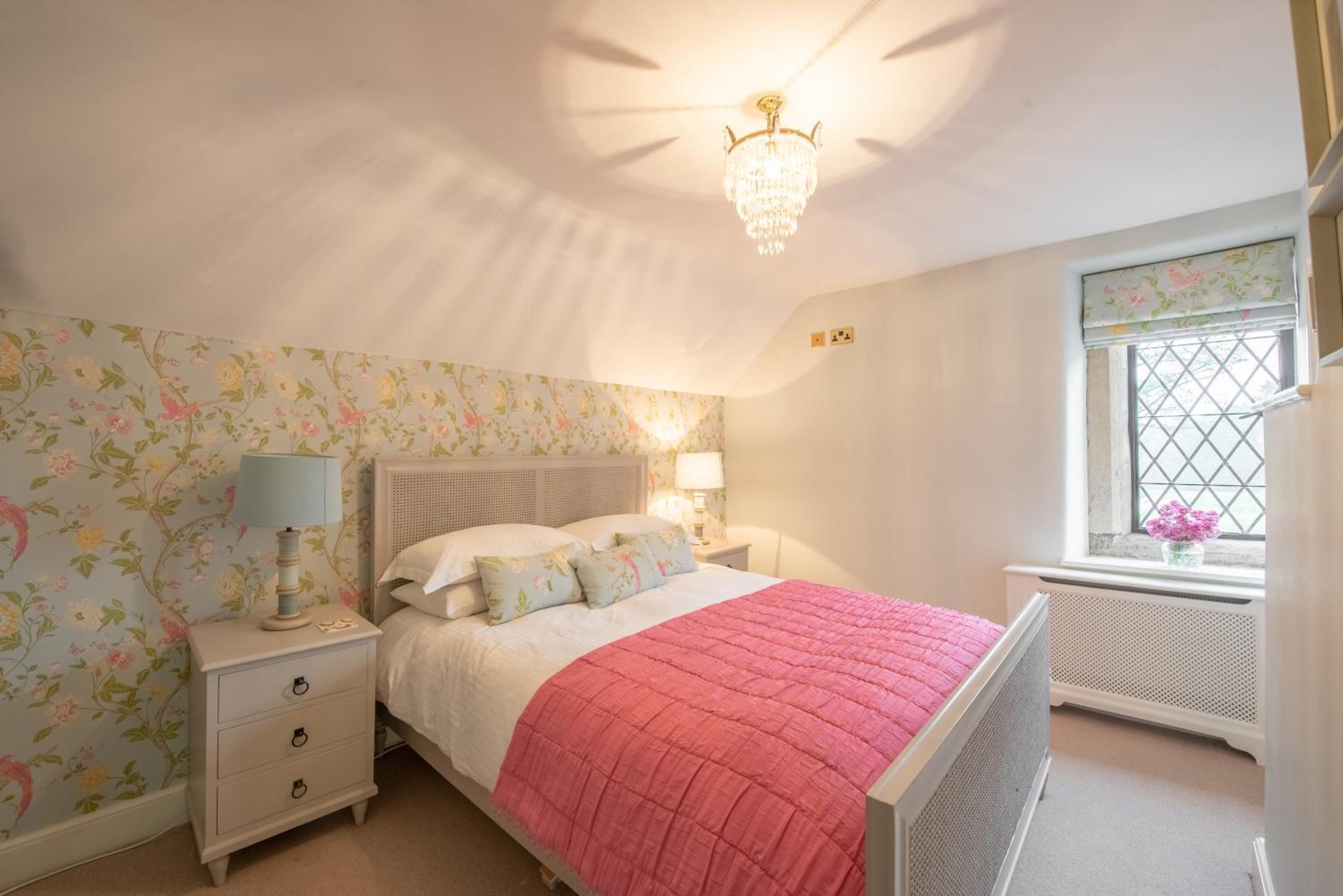 Deluxe Queen Room - Photo 1