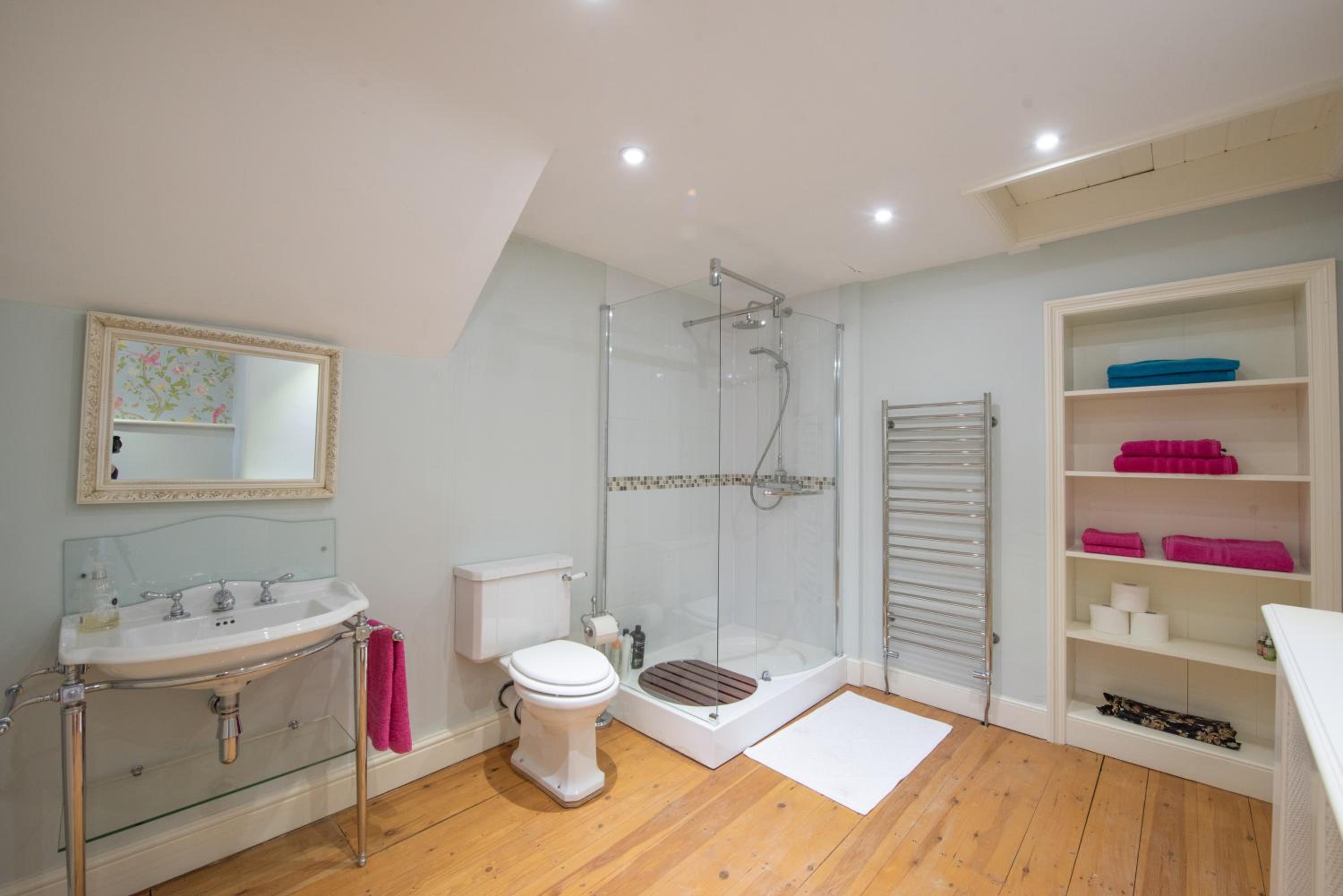 Deluxe Queen Room - Photo 2
