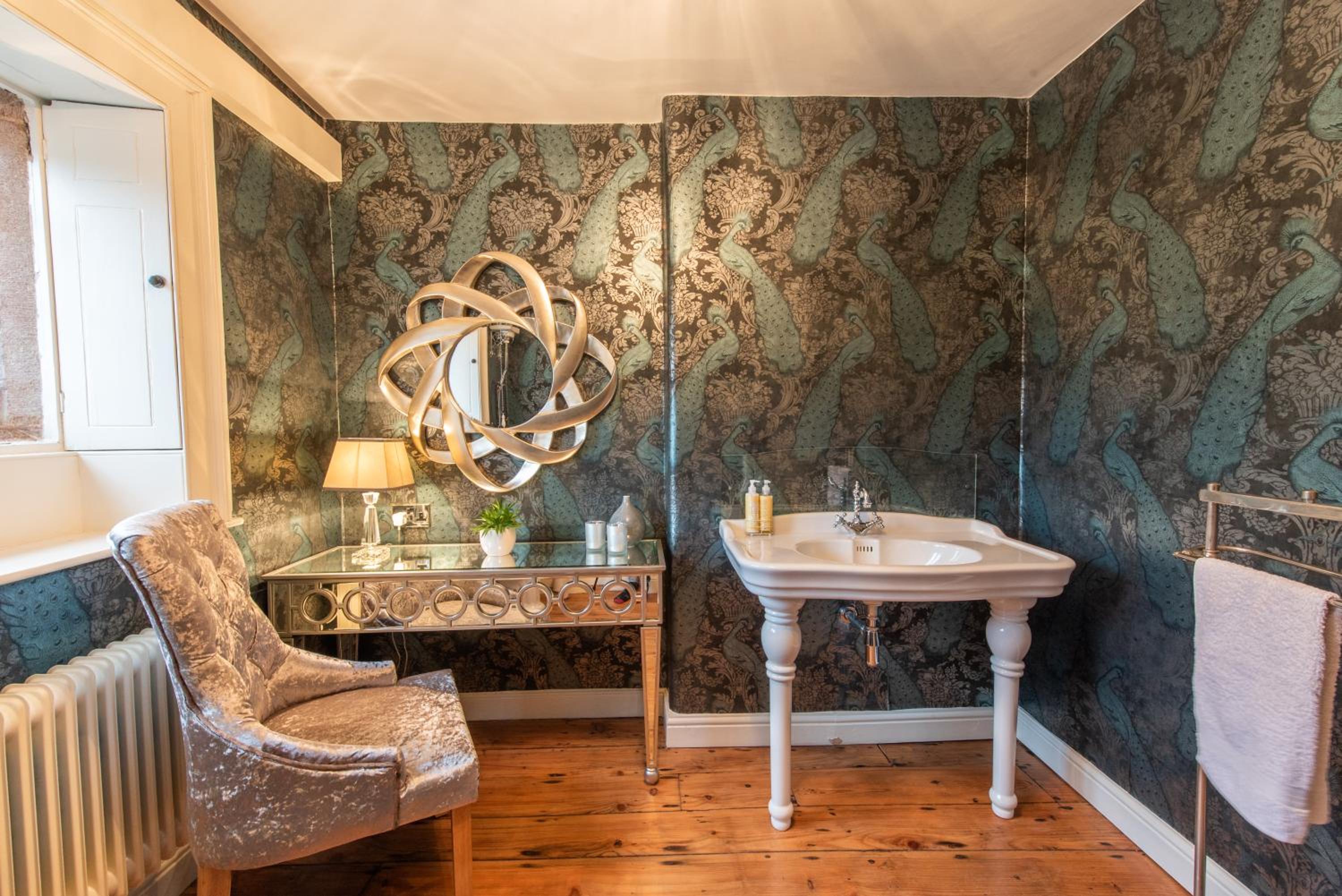 Deluxe Queen Room - Photo 3