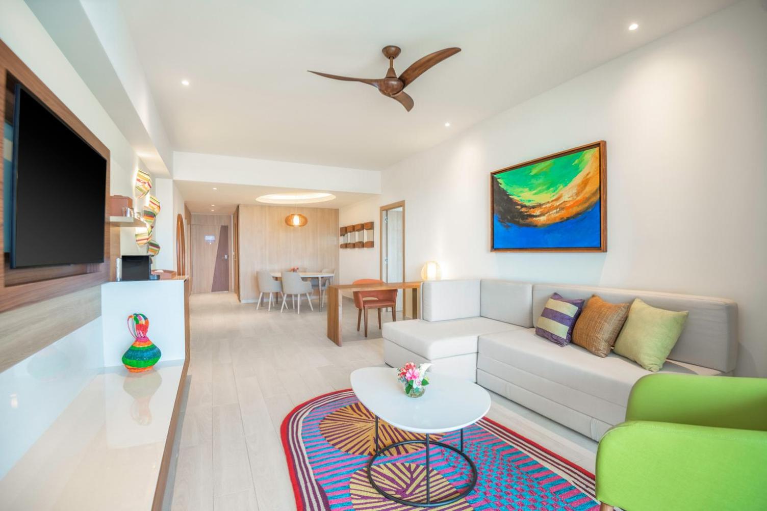 One-Bedroom Master Swim-Up Club Suite (Adults Only)