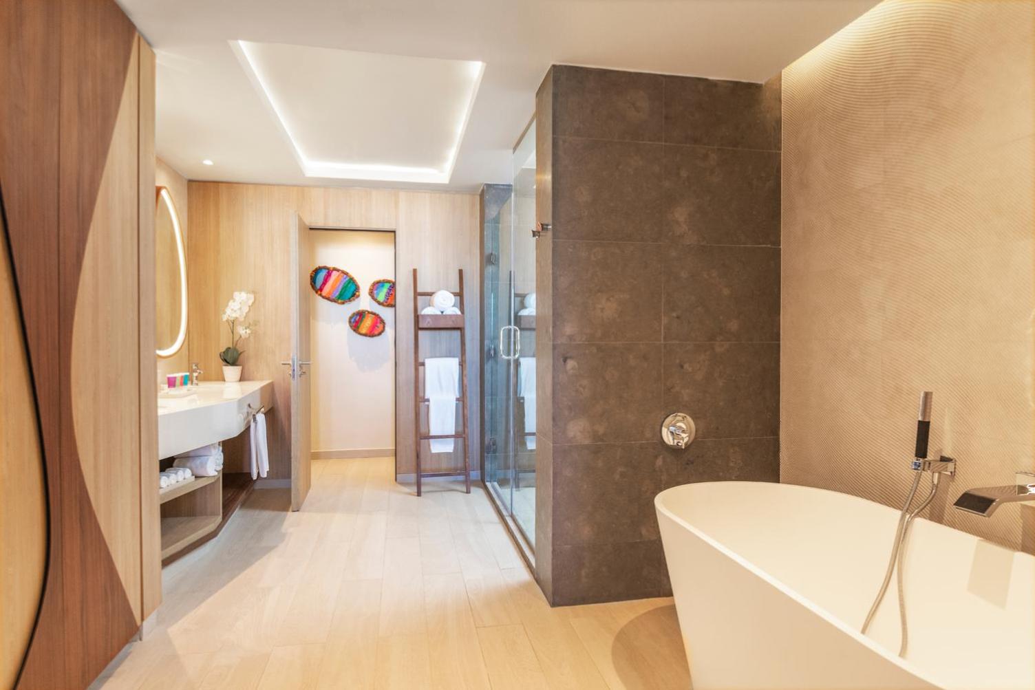 One-Bedroom Club Grand Master Suite with Ocean View