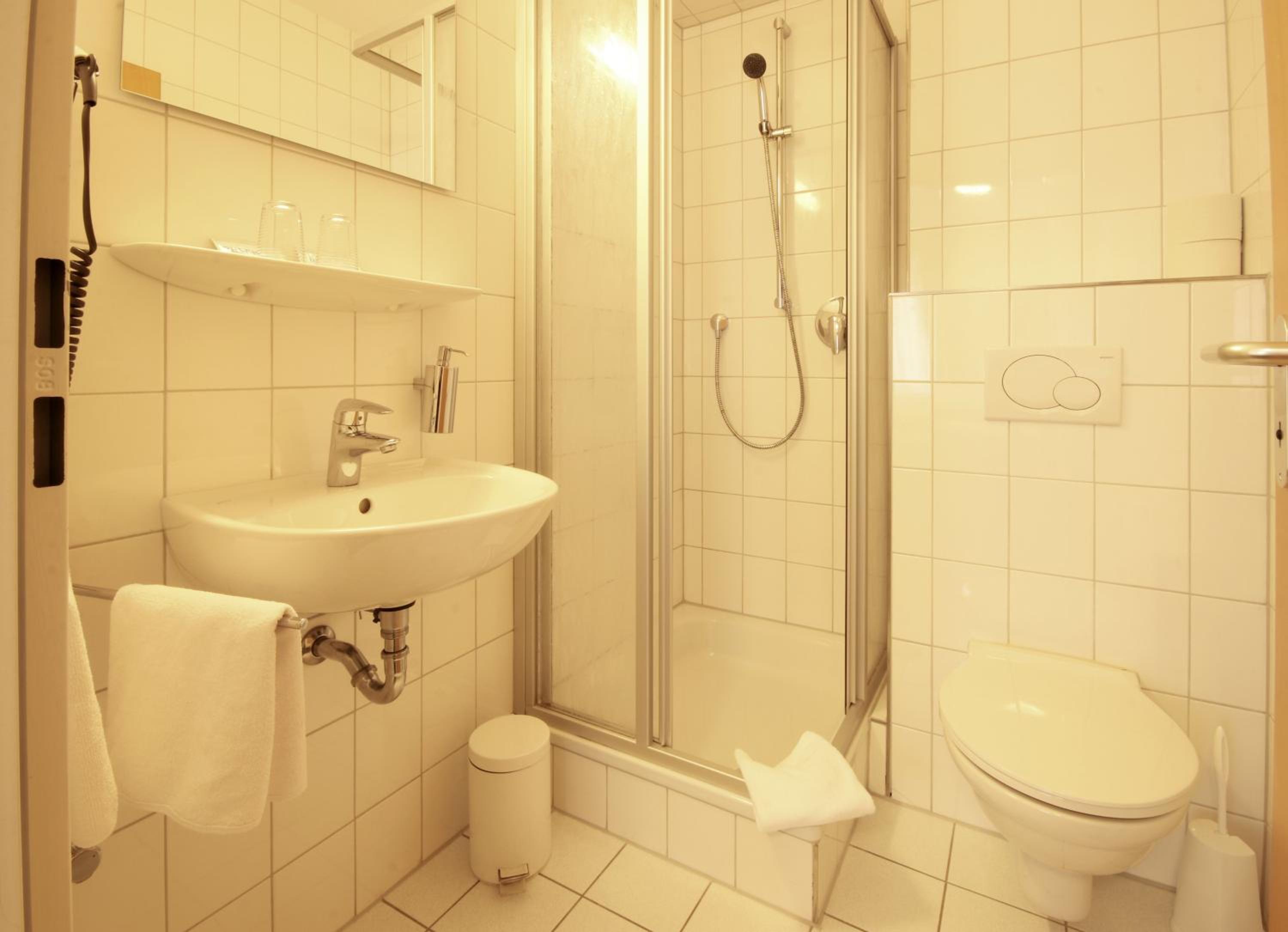 Standard Double Room - Photo 3