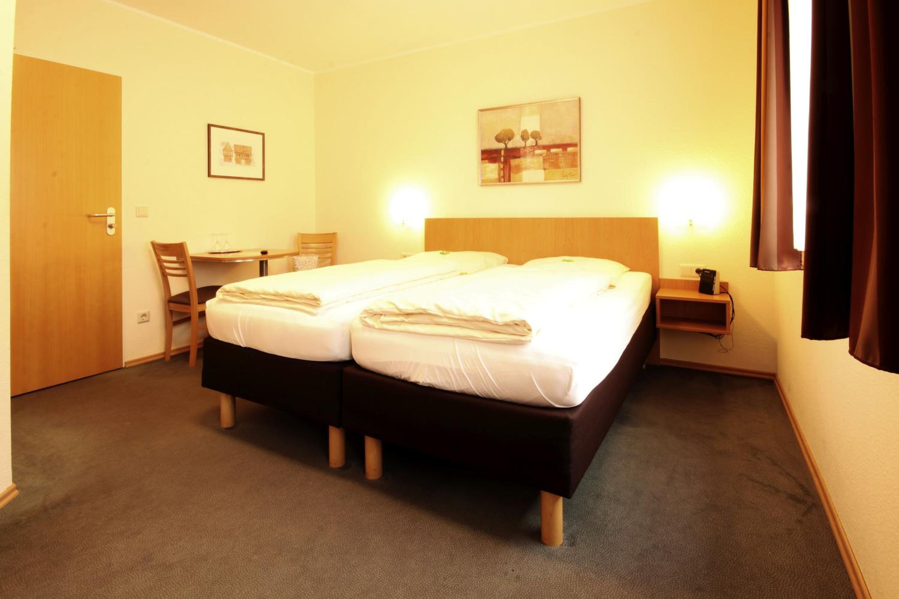 Standard Double Room - Photo 2