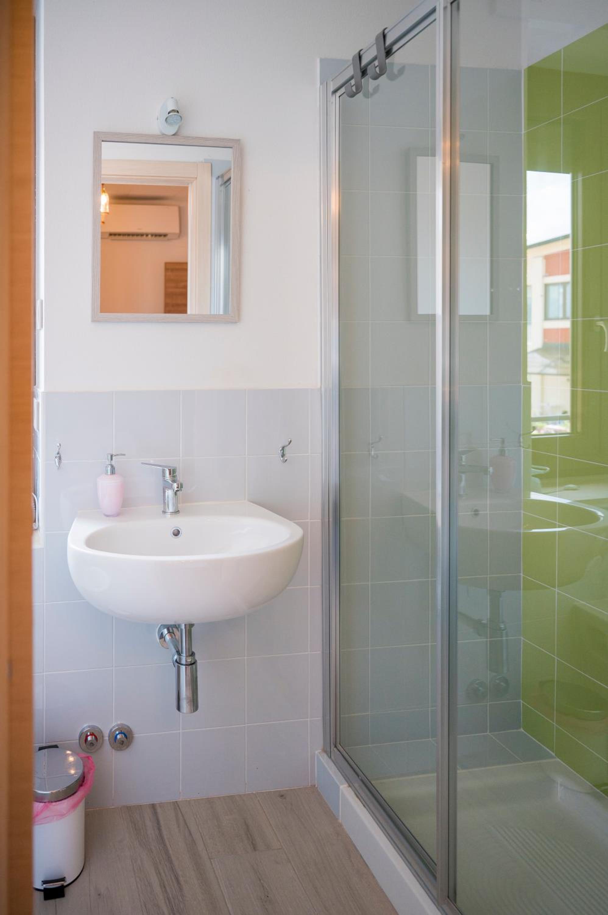 Standard Double Room - Photo 3