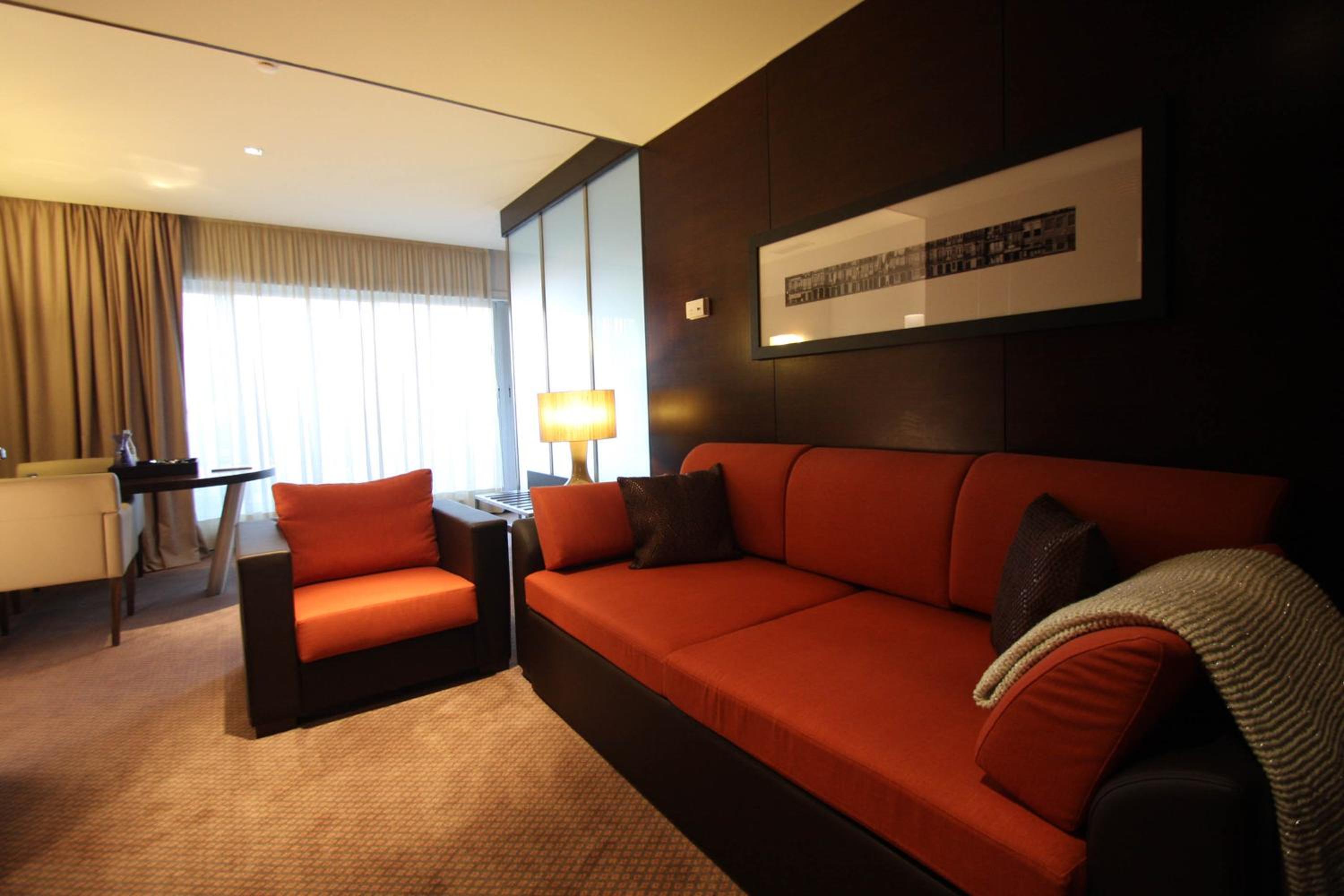 Suite with Hot Tub - Photo 7
