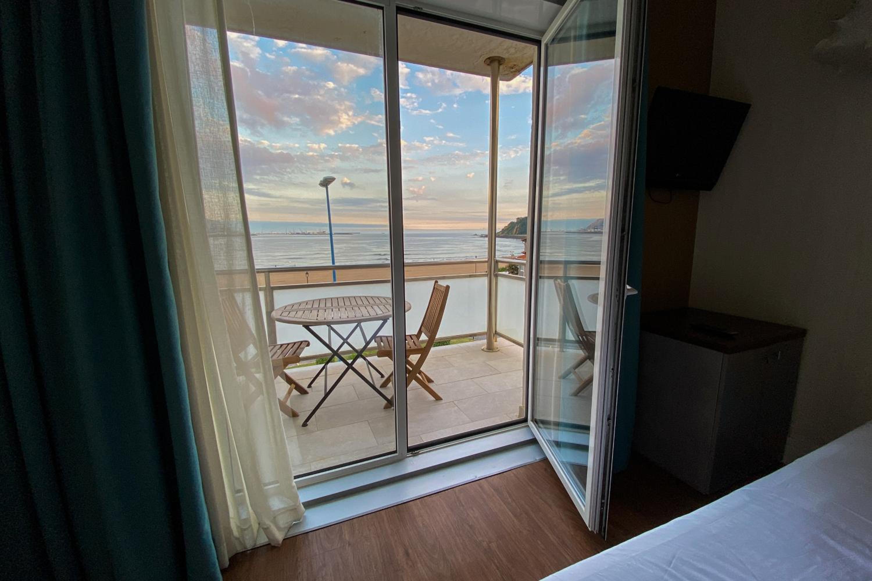 Double Room with Terrace and Sea View   - Photo 15