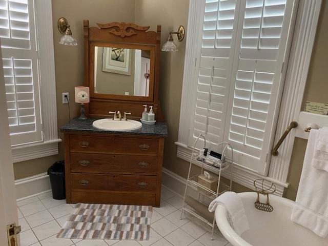 Deluxe King Room photo 3