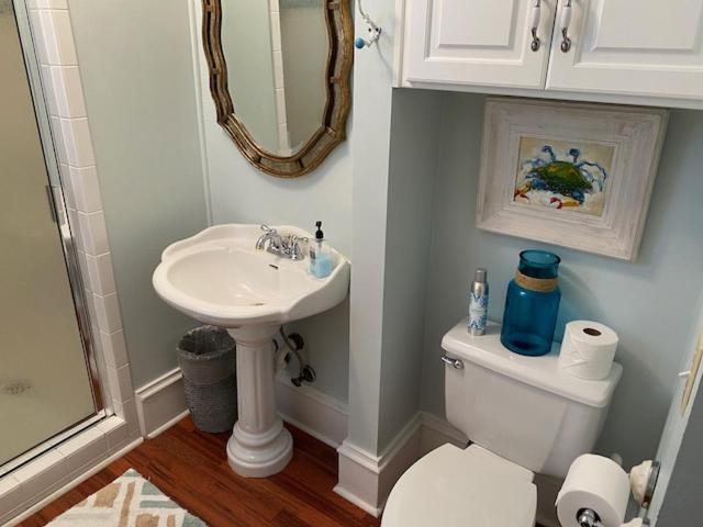 Queen Room photo 2