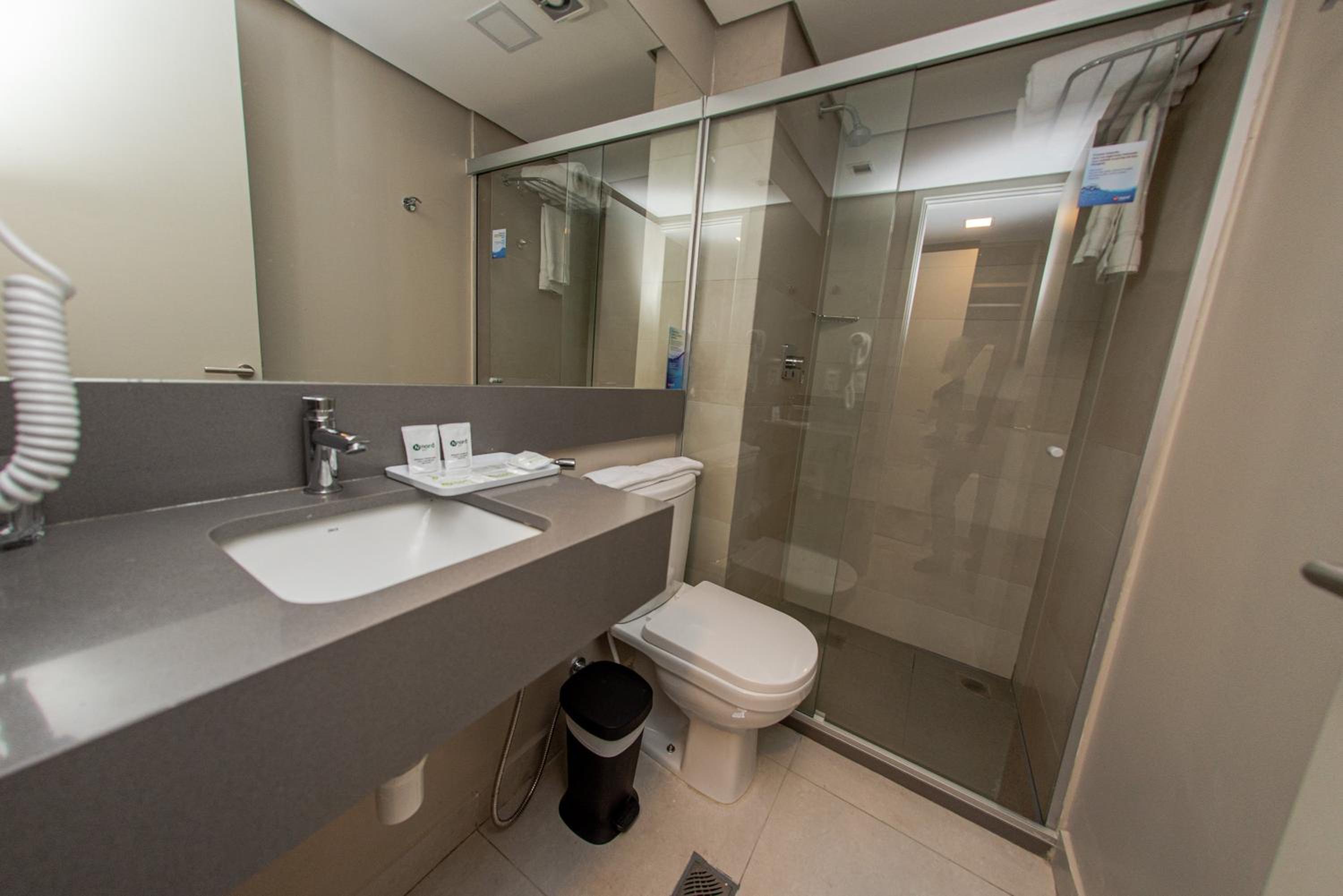 Suite - Photo 12