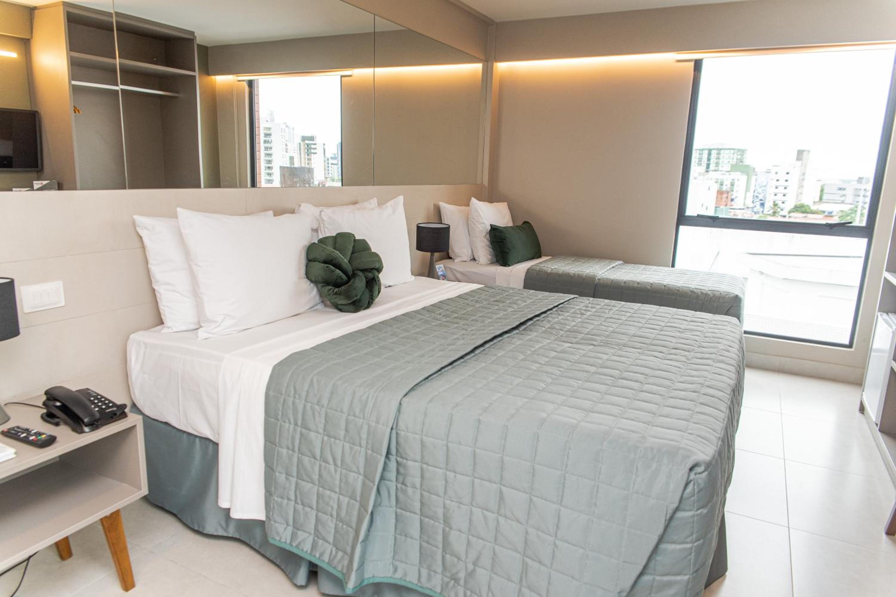 Suite - Photo 1