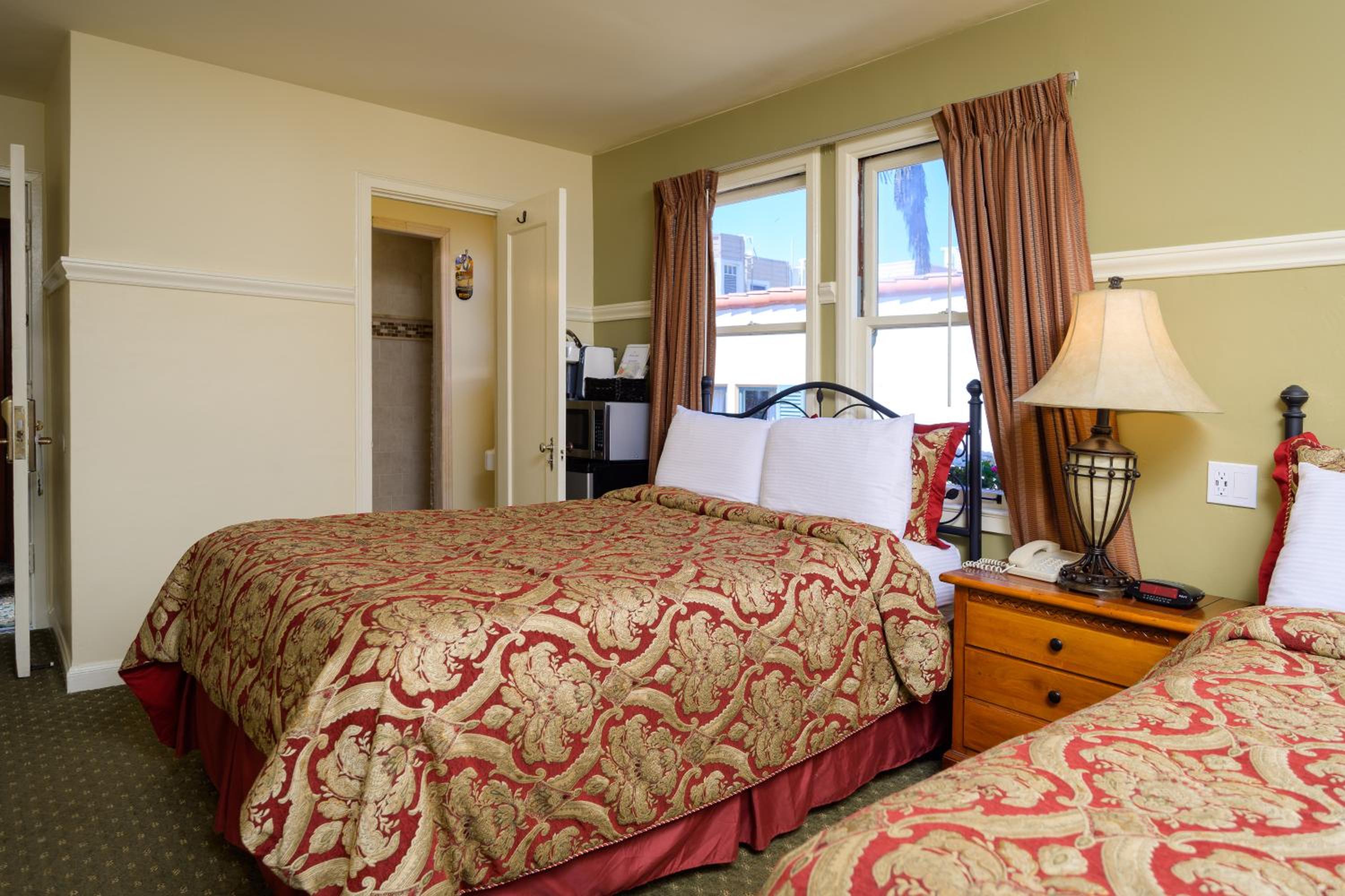 Courtyard Room with Two Double Beds (No Pets)