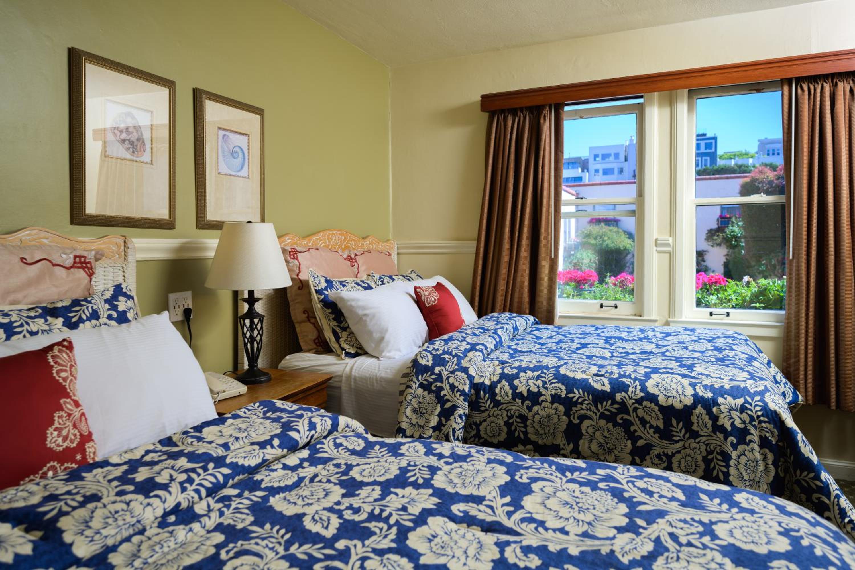 Courtyard Room with Two Double Beds and Kitchen (Dog Friendly)