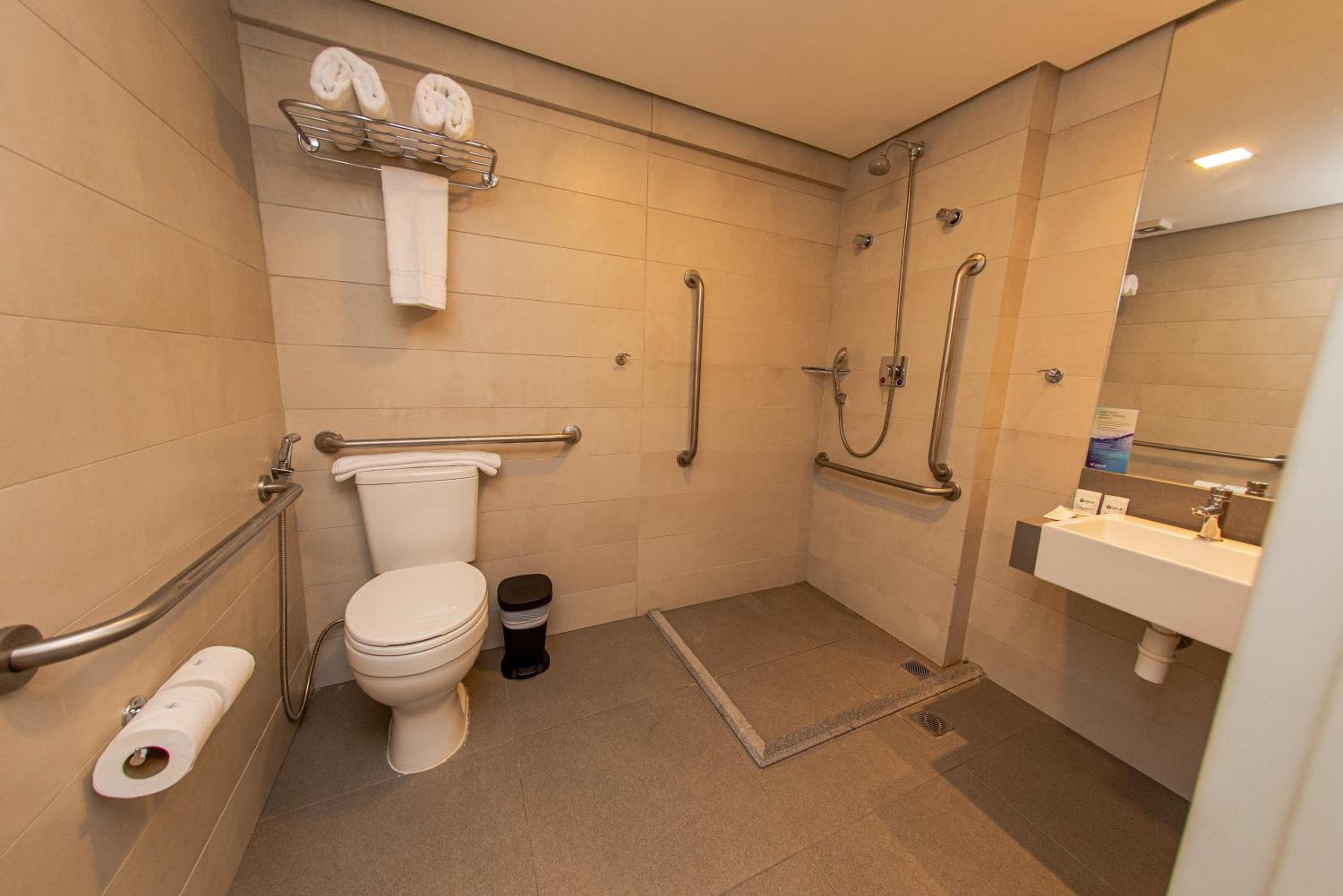 Suite - Photo 14
