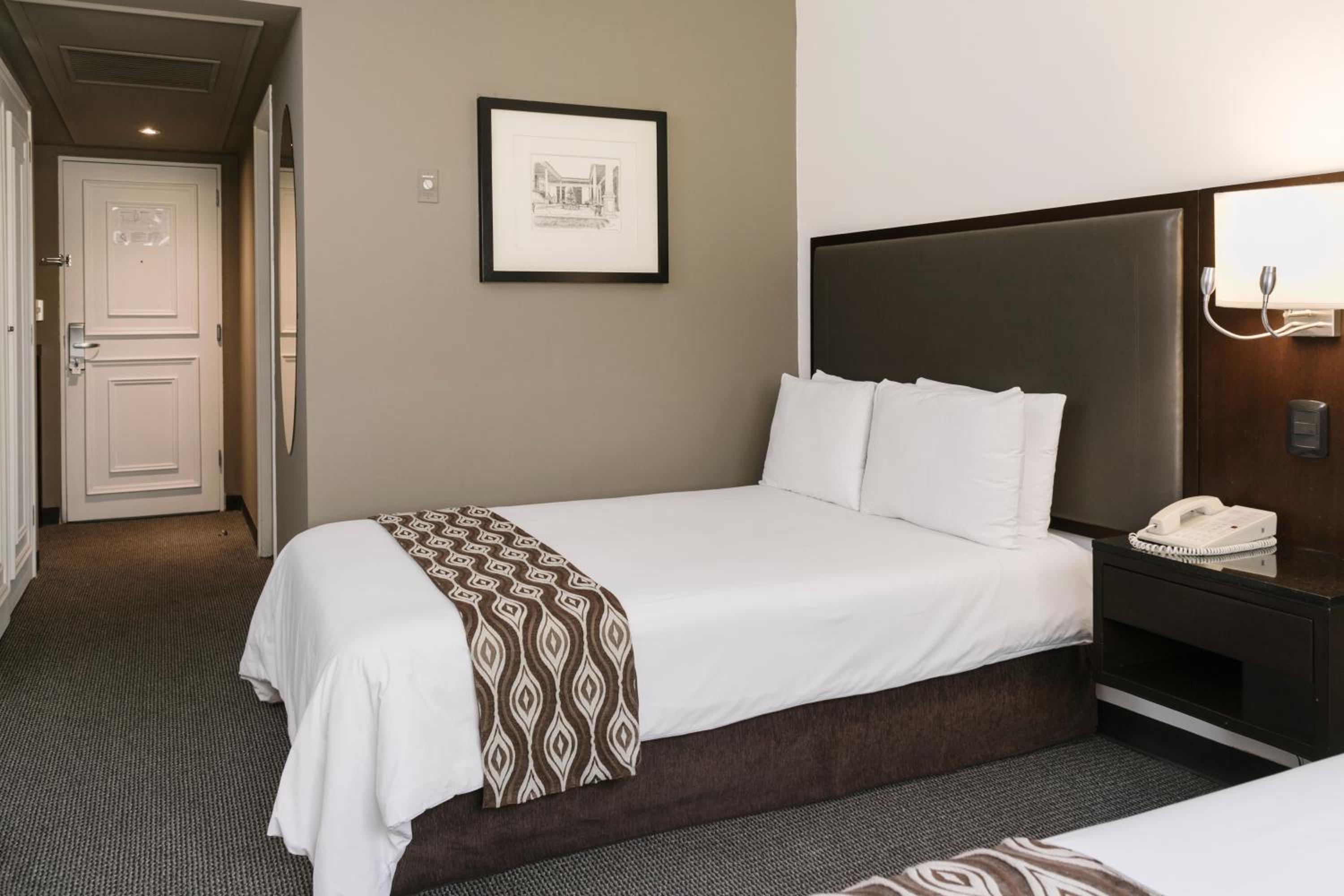 Standard Twin Room - Photo 1