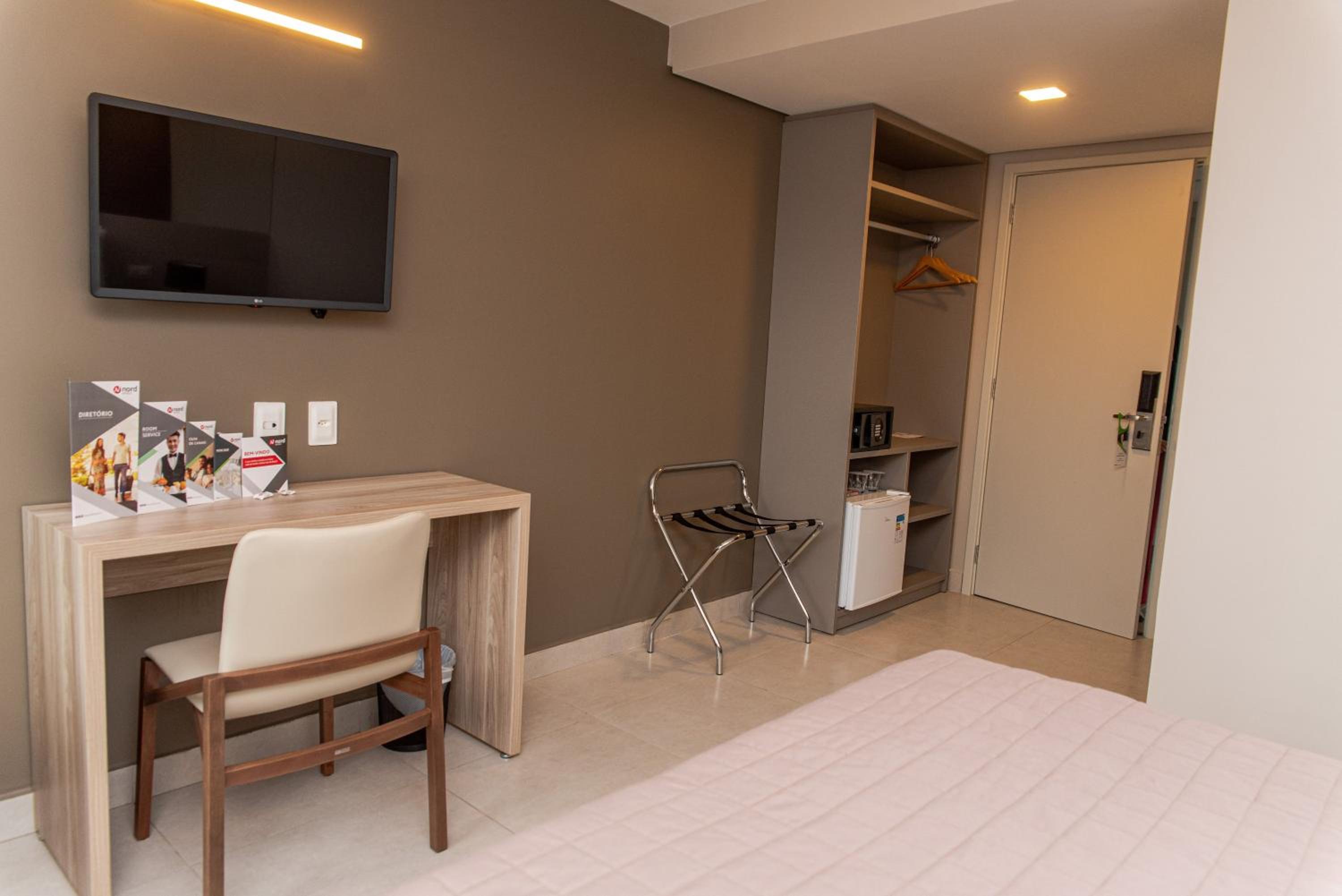 Suite - Photo 3