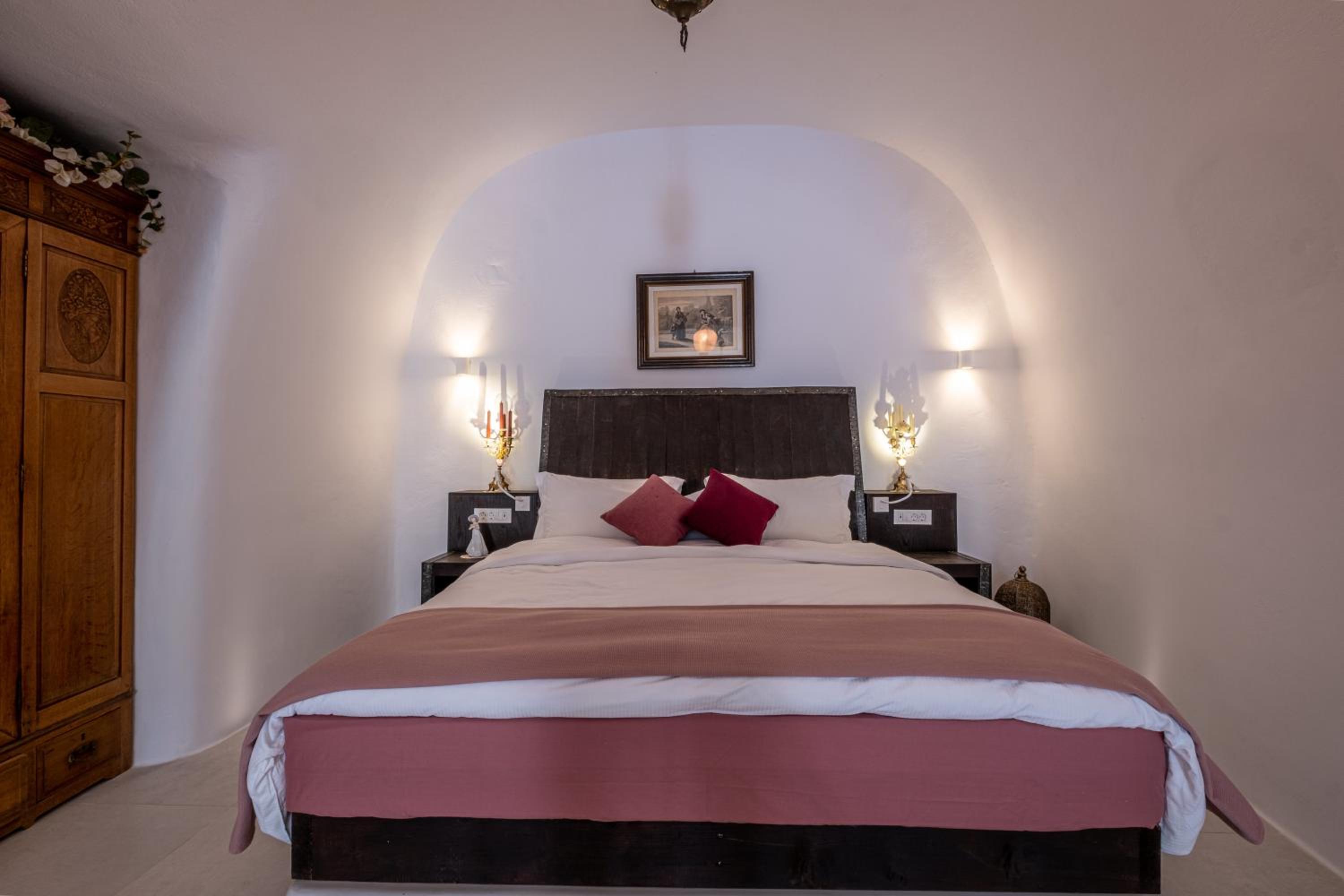Suite with Private Pool and Indoor Jacuzzi - Photo 1