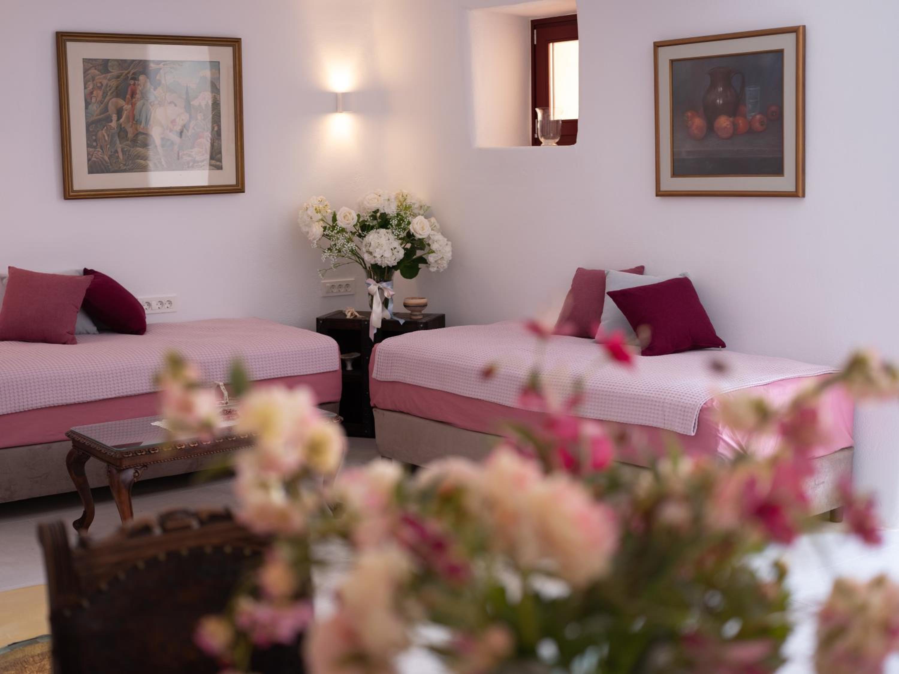 Suite with Private Pool and Indoor Jacuzzi - Photo 7