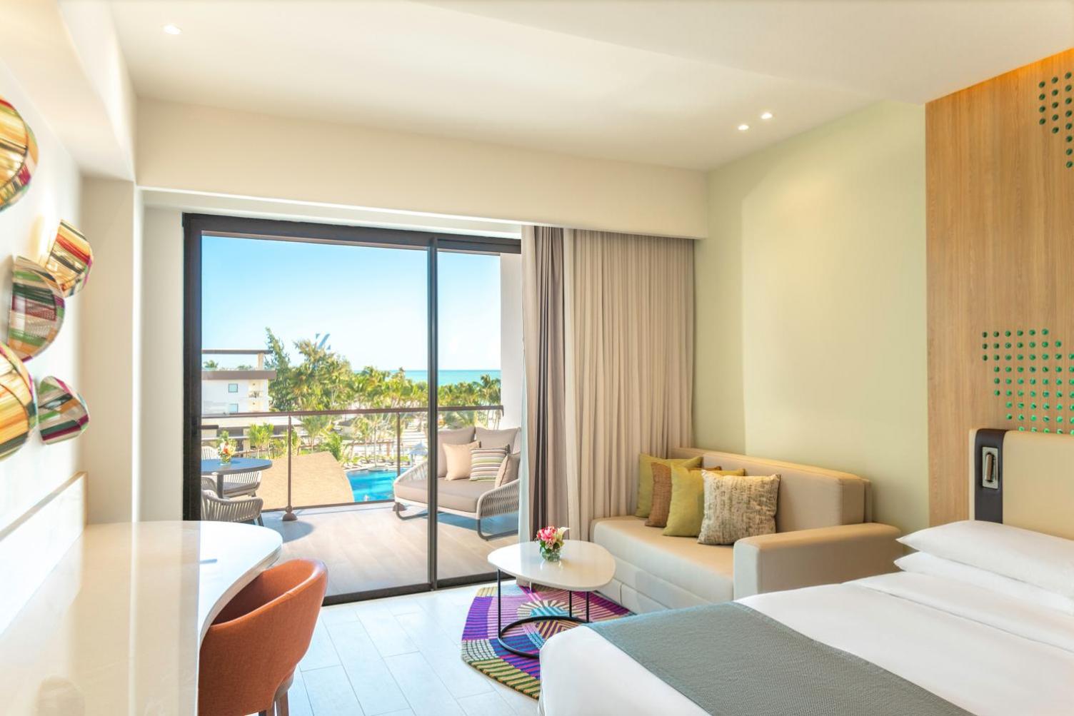 Club Junior King Suite - Swim Up (Adults Only)